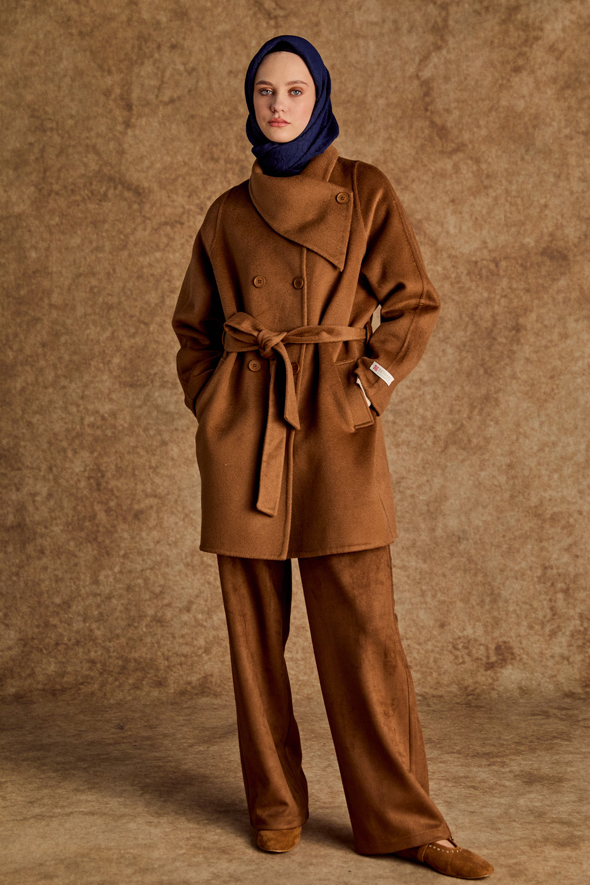 Mendil Yaka Kruvaze Kuşaklı Yün Kaban