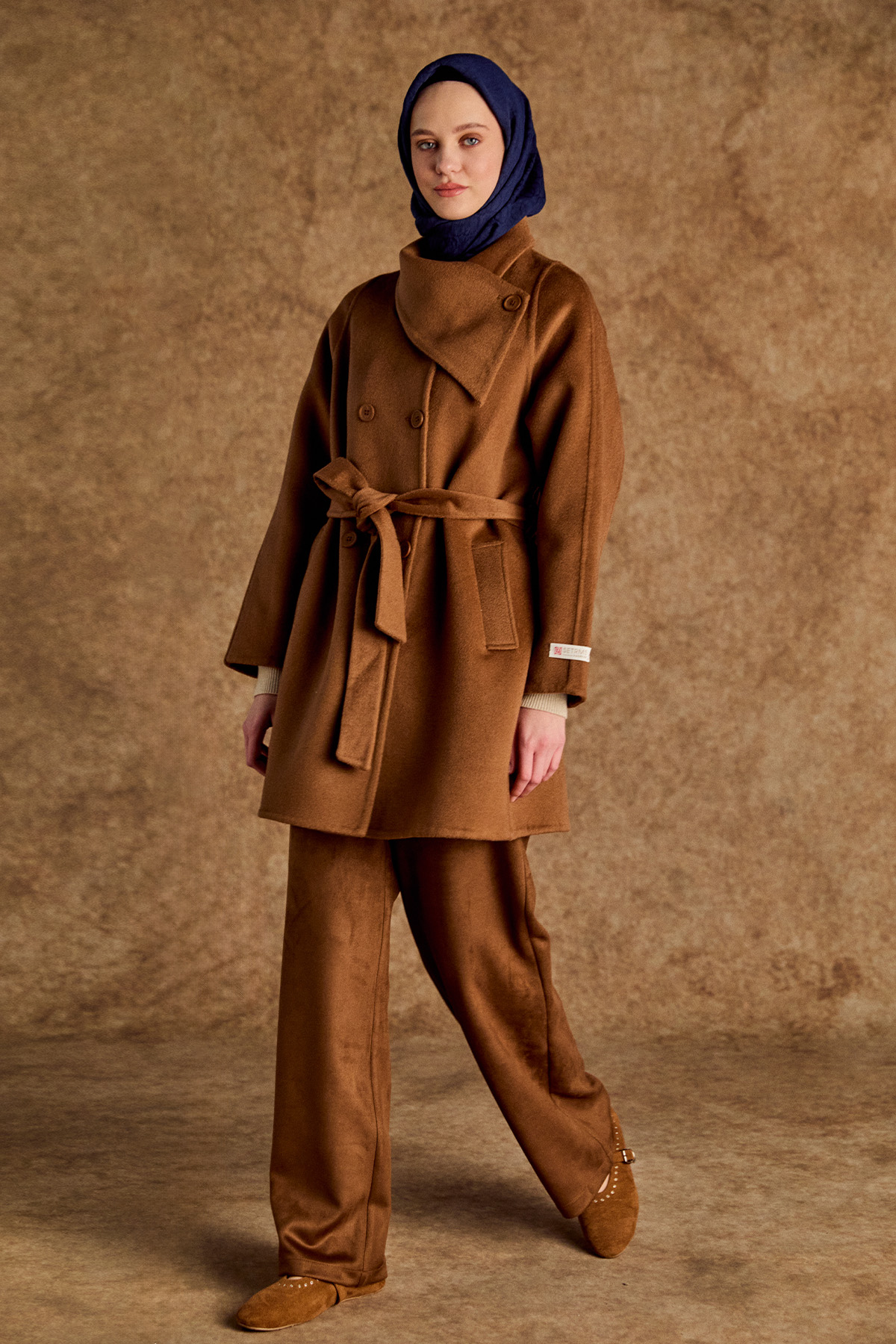 Mendil Yaka Kruvaze Kuşaklı Yün Kaban