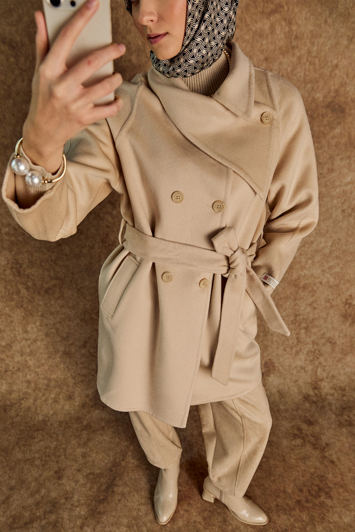 Mendil Yaka Kruvaze Kuşaklı Yün Kaban