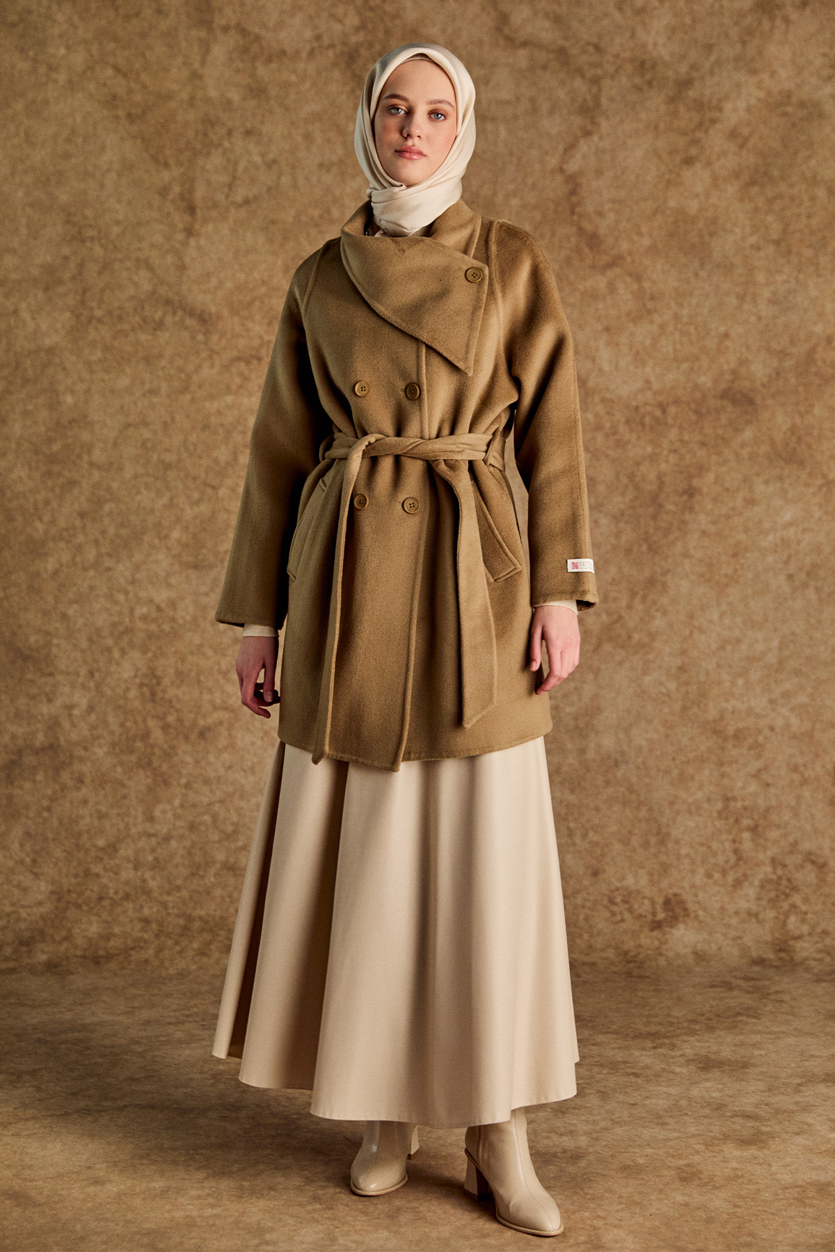 Mendil Yaka Kruvaze Kuşaklı Yün Kaban