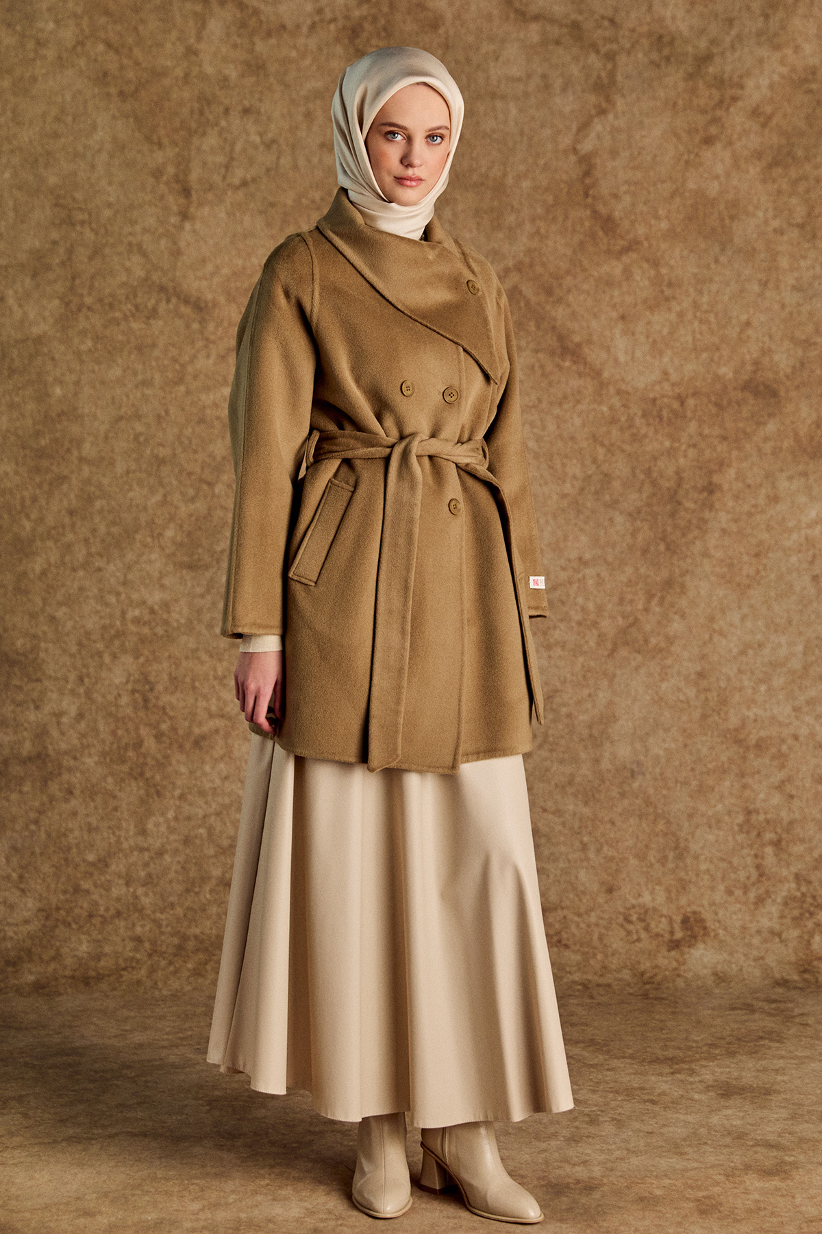 Mendil Yaka Kruvaze Kuşaklı Yün Kaban