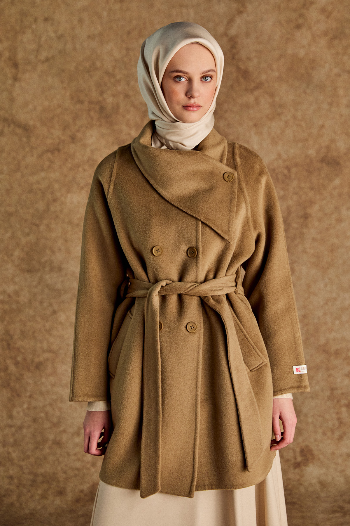 Mendil Yaka Kruvaze Kuşaklı Yün Kaban