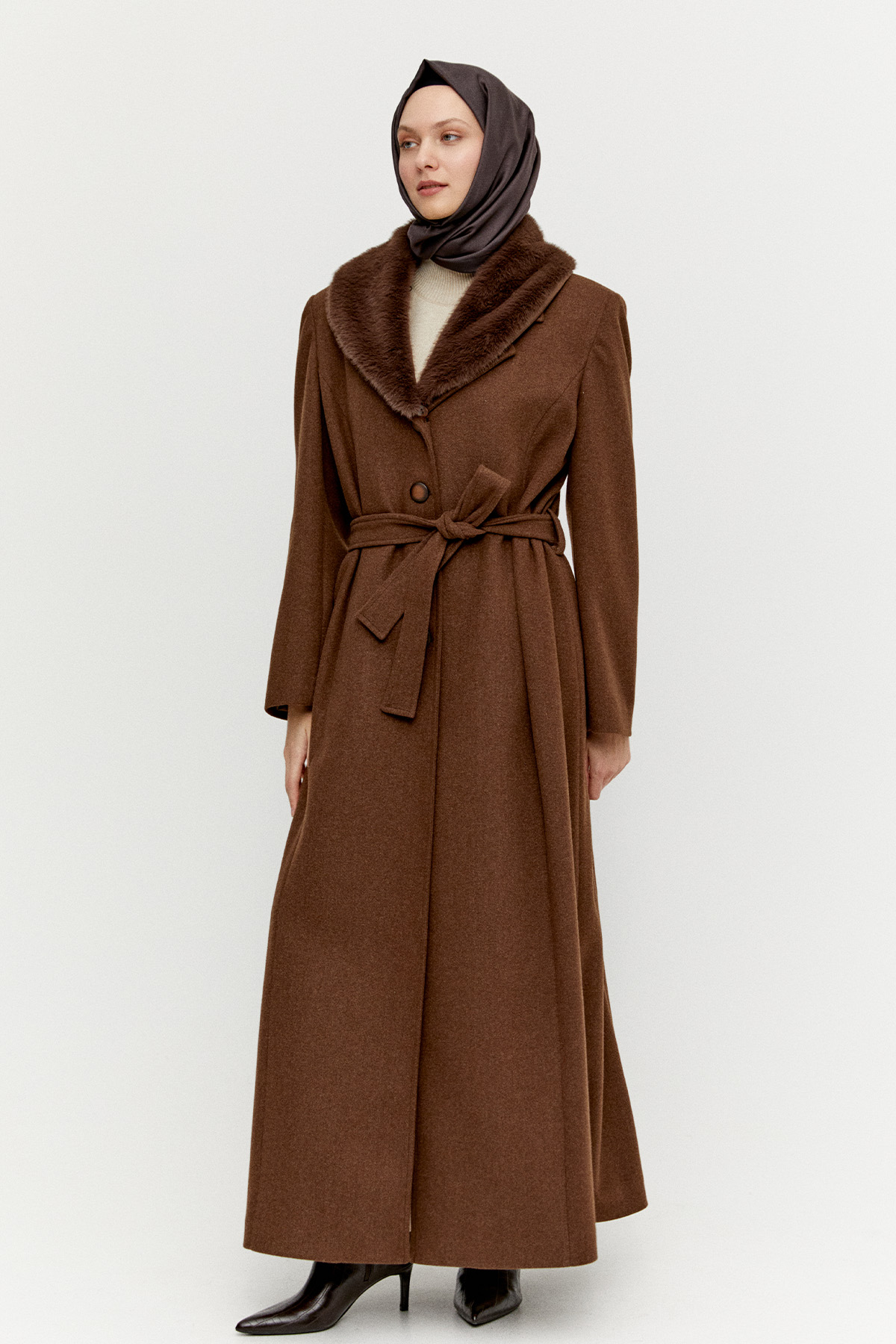 Kuşaklı Suni Kürk Yakalı Büyük Beden Manto