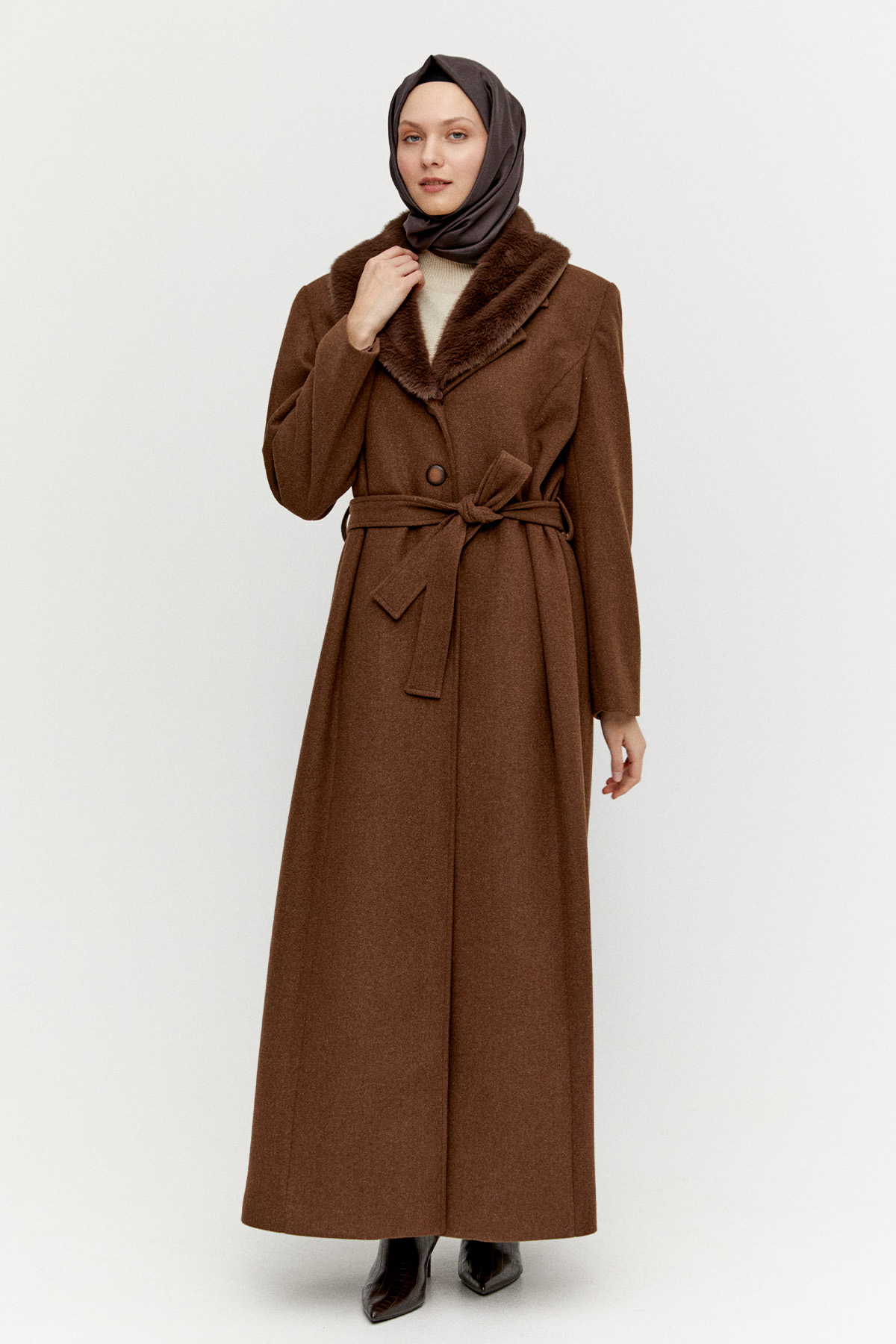 Kuşaklı Suni Kürk Yakalı Büyük Beden Manto