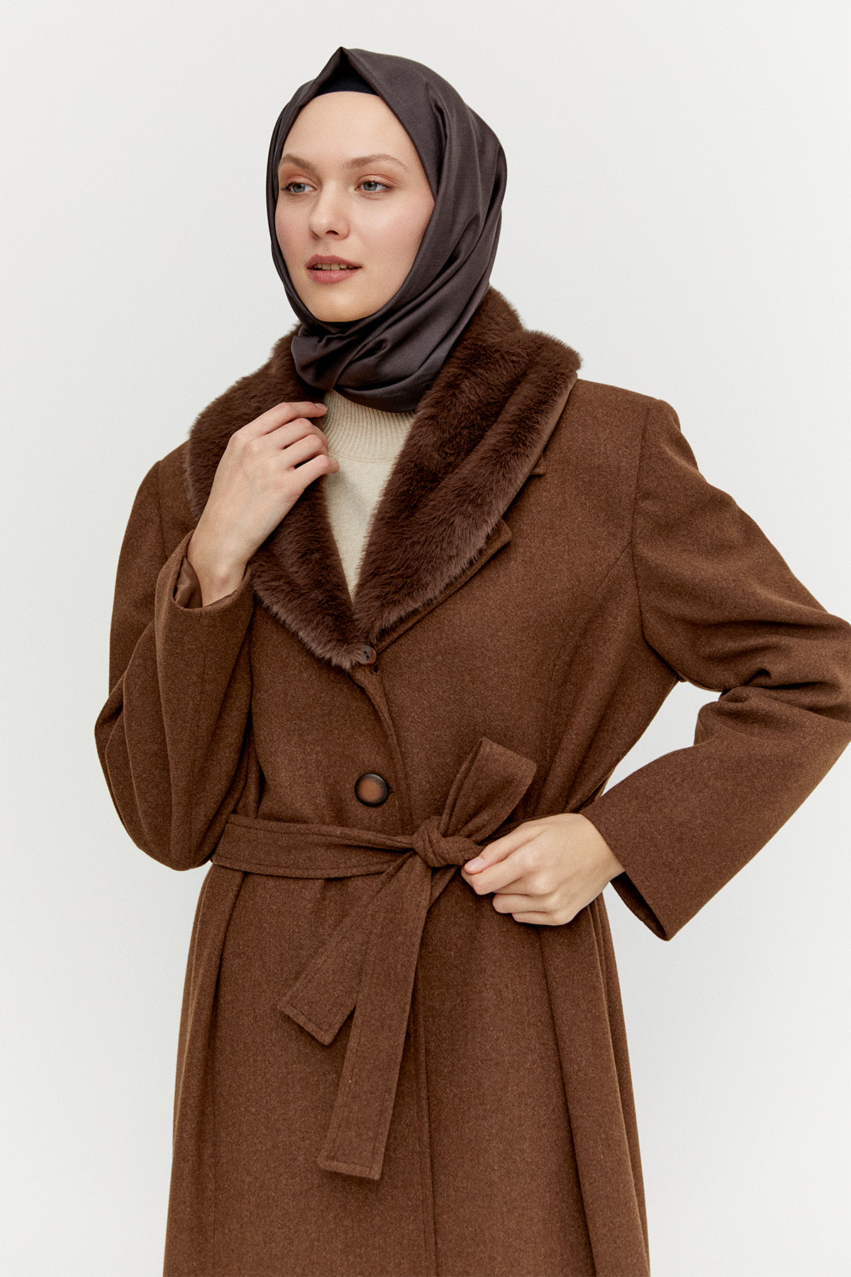 Kuşaklı Suni Kürk Yakalı Büyük Beden Manto