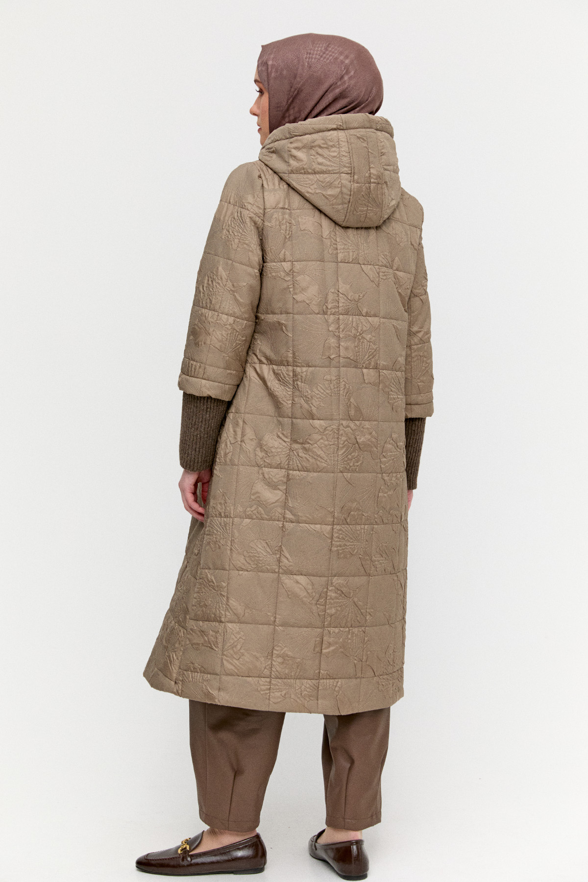 Kapüşonlu Çiçek Desenli Kapitone Kaban, Tesettür Giyim