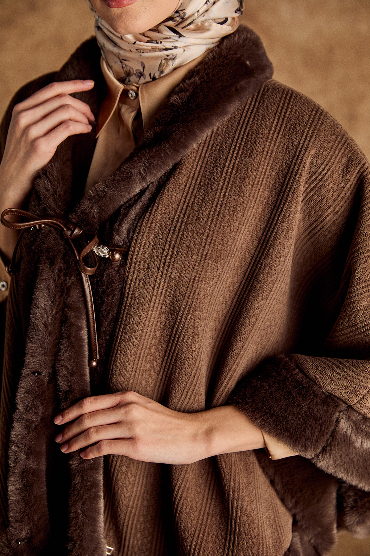 Suni Kürk Kombinli Pelerin