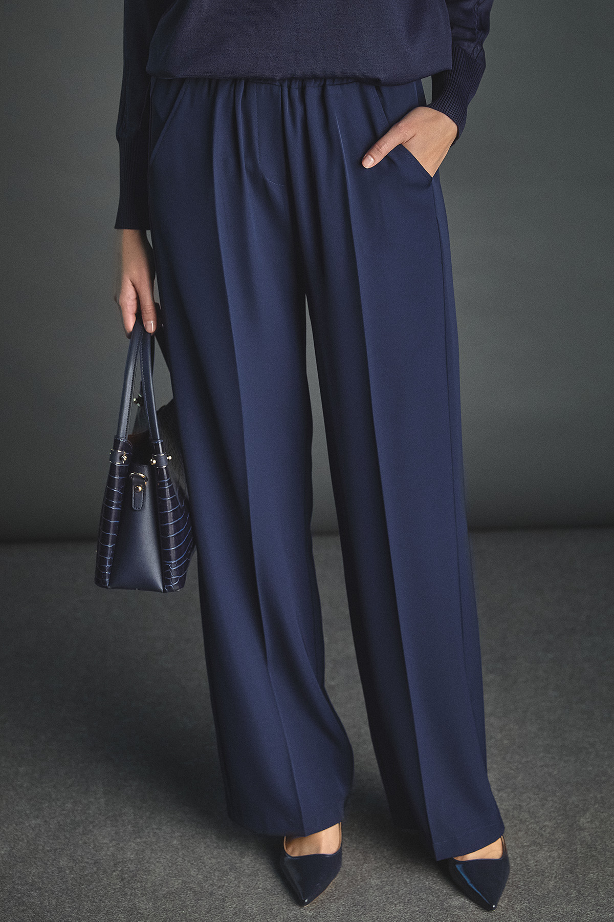 Lastikli Bel Geniş Paça Kumaş Pantolon