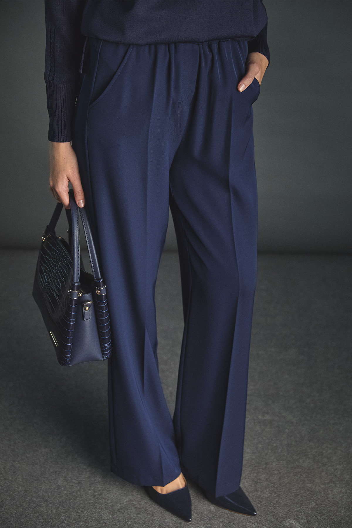 Lastikli Bel Geniş Paça Kumaş Pantolon