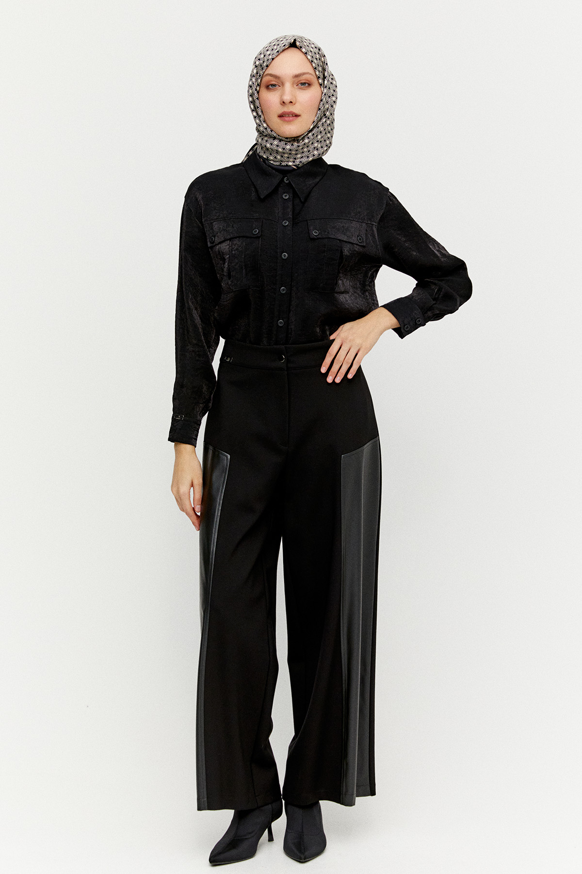 Suni Deri Parçalı Pantolon