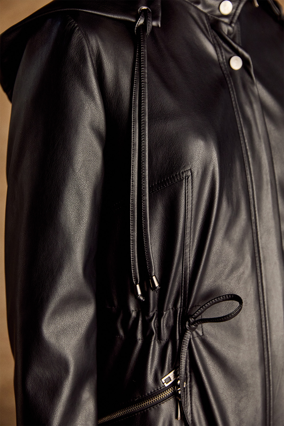 Suni Deri Kuşaklı Kapüşonlu Pardesü