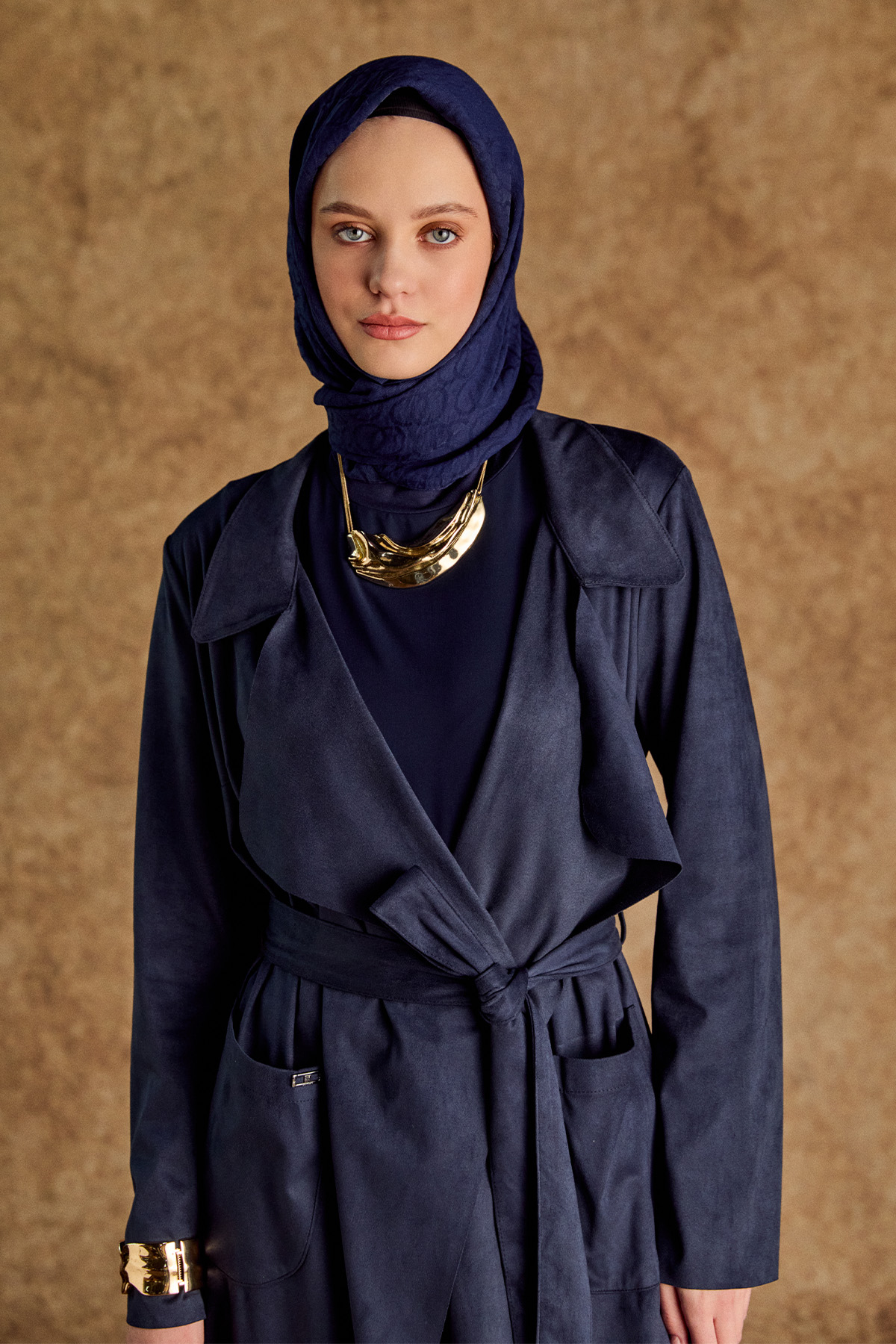 Süet Dokulu Kuşaklı Ceket Yaka Pardösü