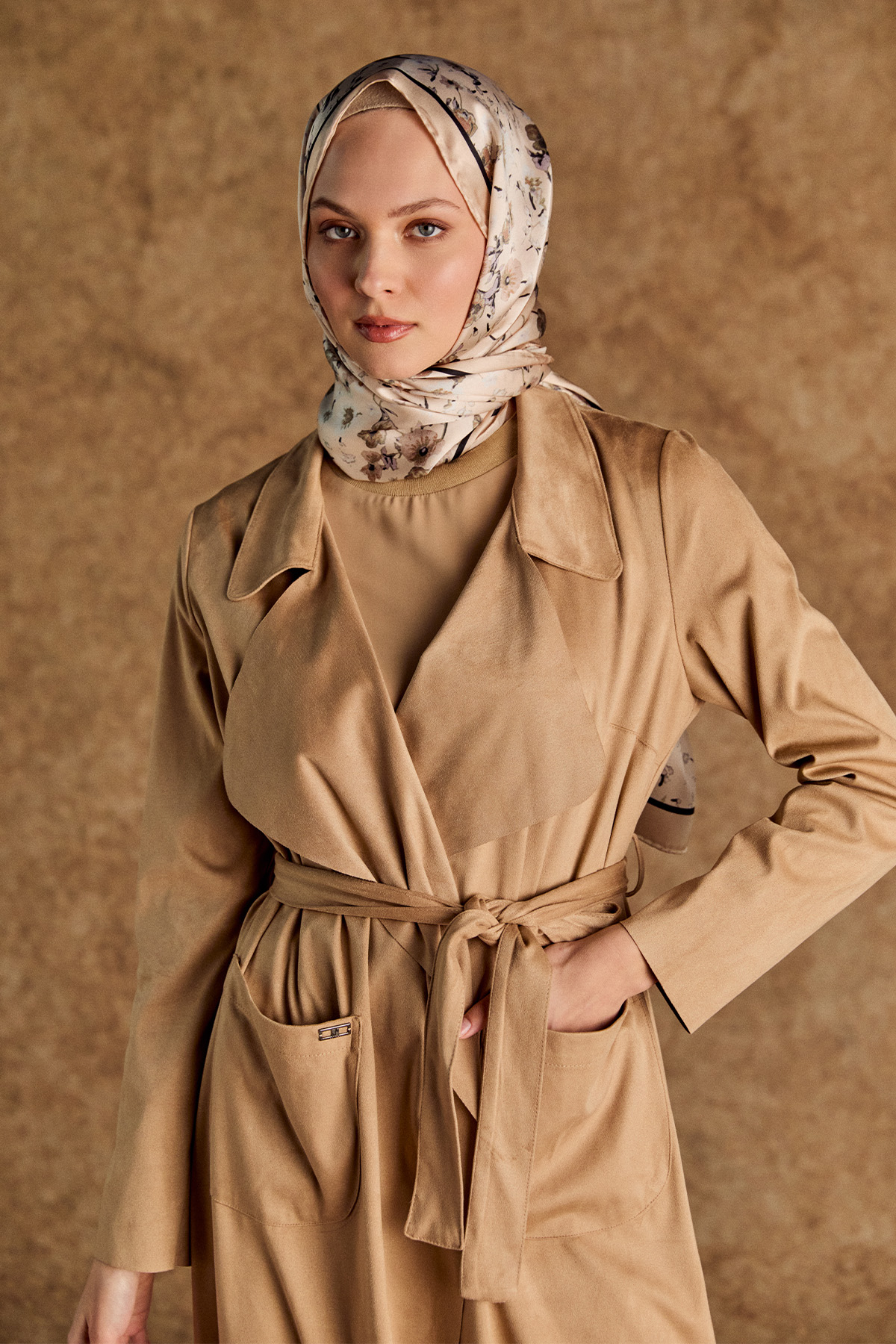 Süet Dokulu Kuşaklı Ceket Yaka Pardösü