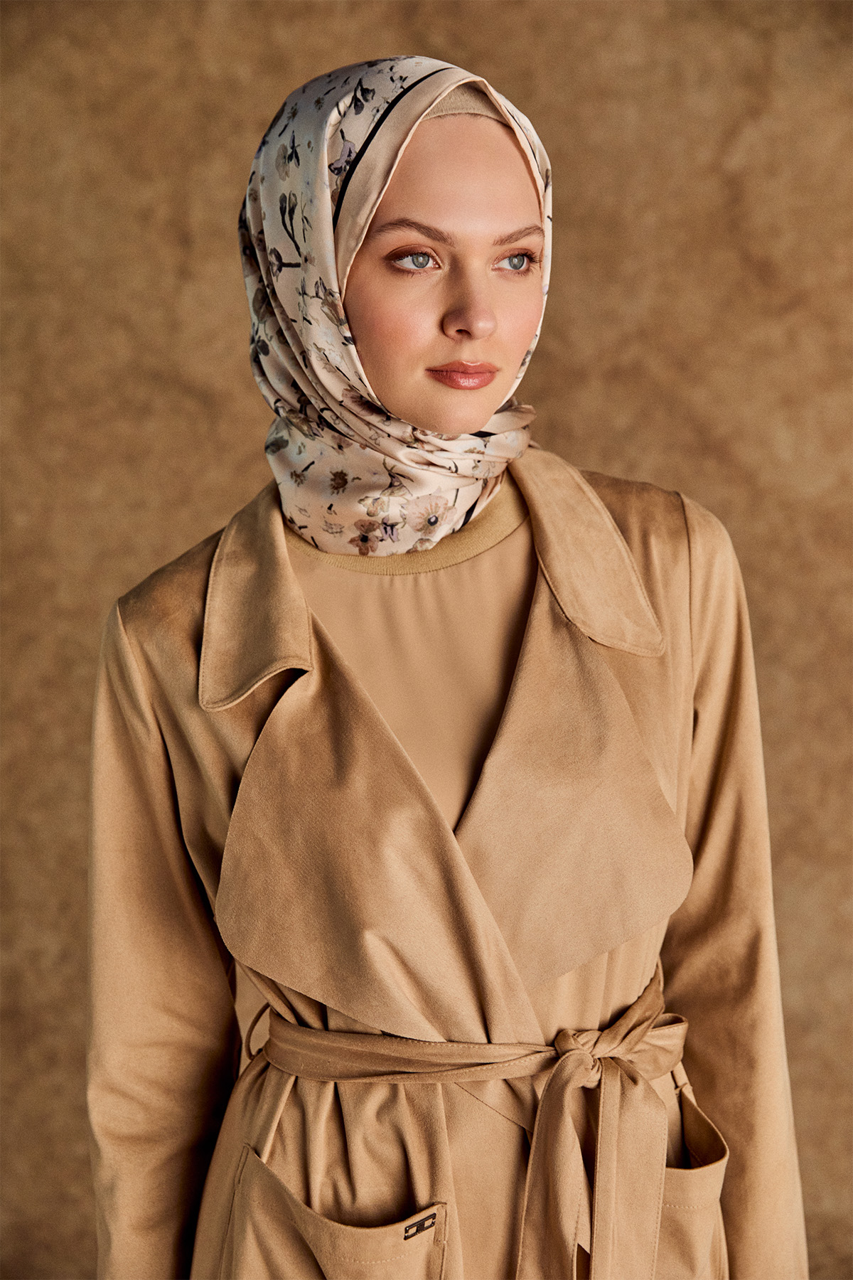 Süet Dokulu Kuşaklı Ceket Yaka Pardösü