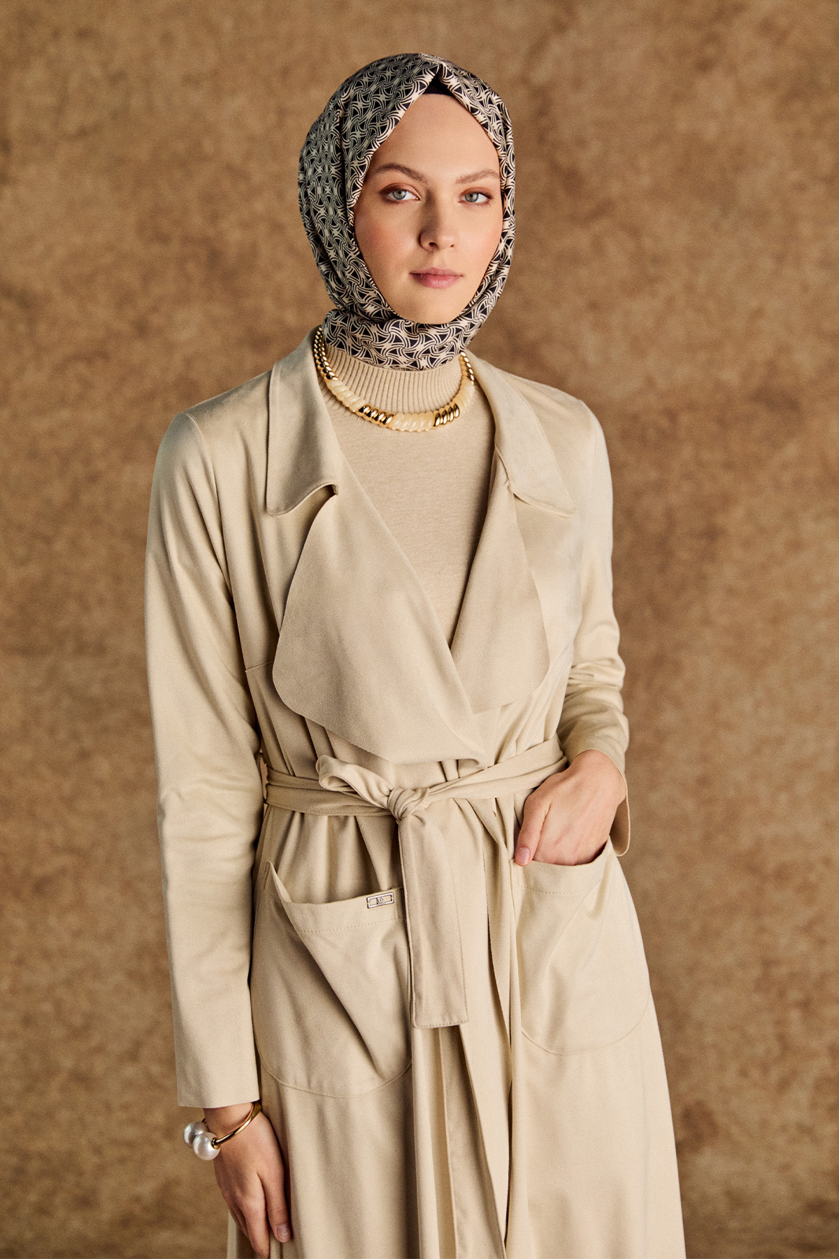 Süet Dokulu Kuşaklı Ceket Yaka Pardösü