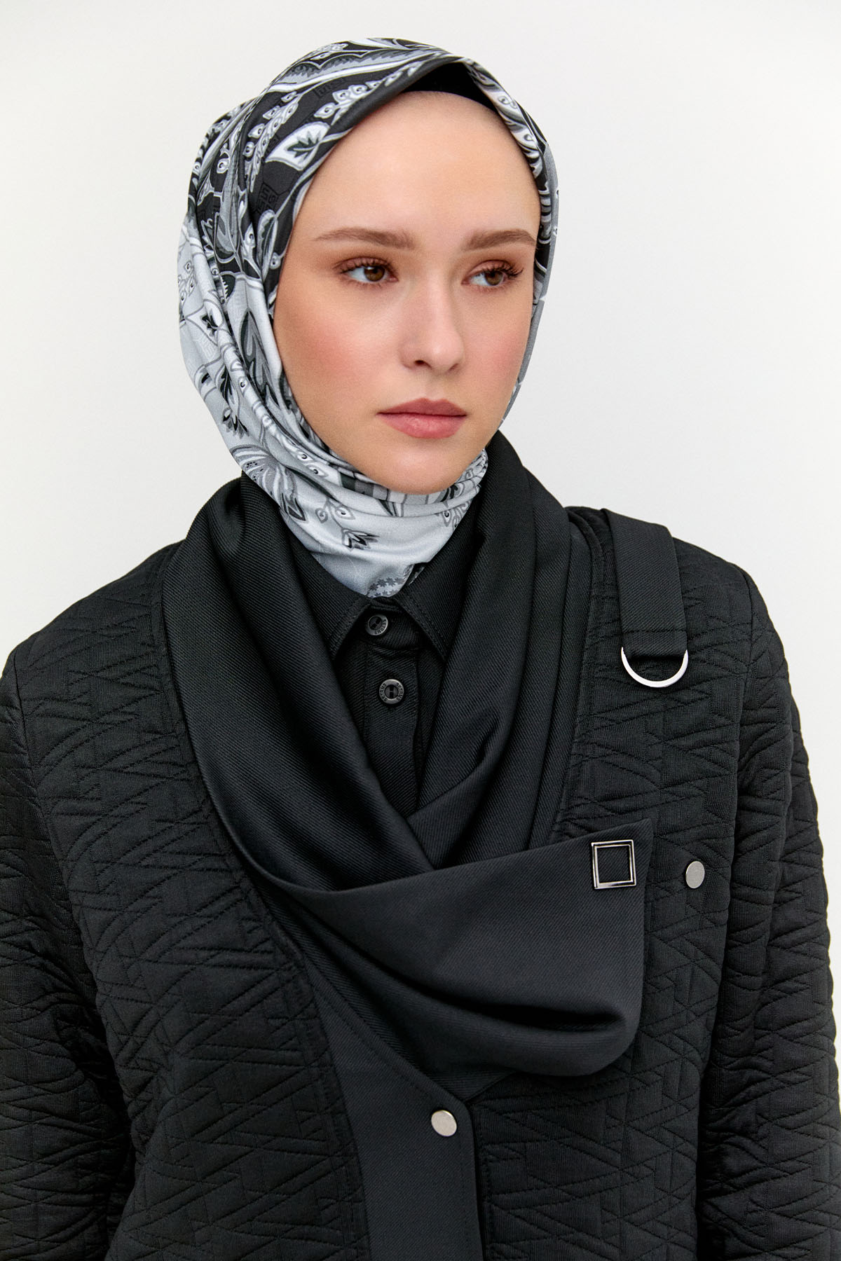 Desenli Mendil Yakalı Pardesü, Tesettür Giyim