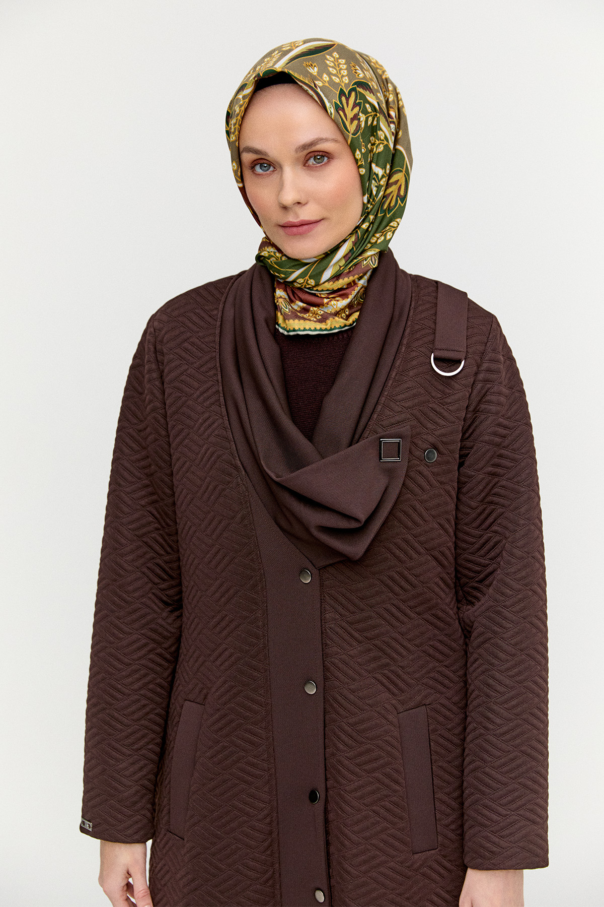 Desenli Mendil Yakalı Pardesü, Tesettür Giyim
