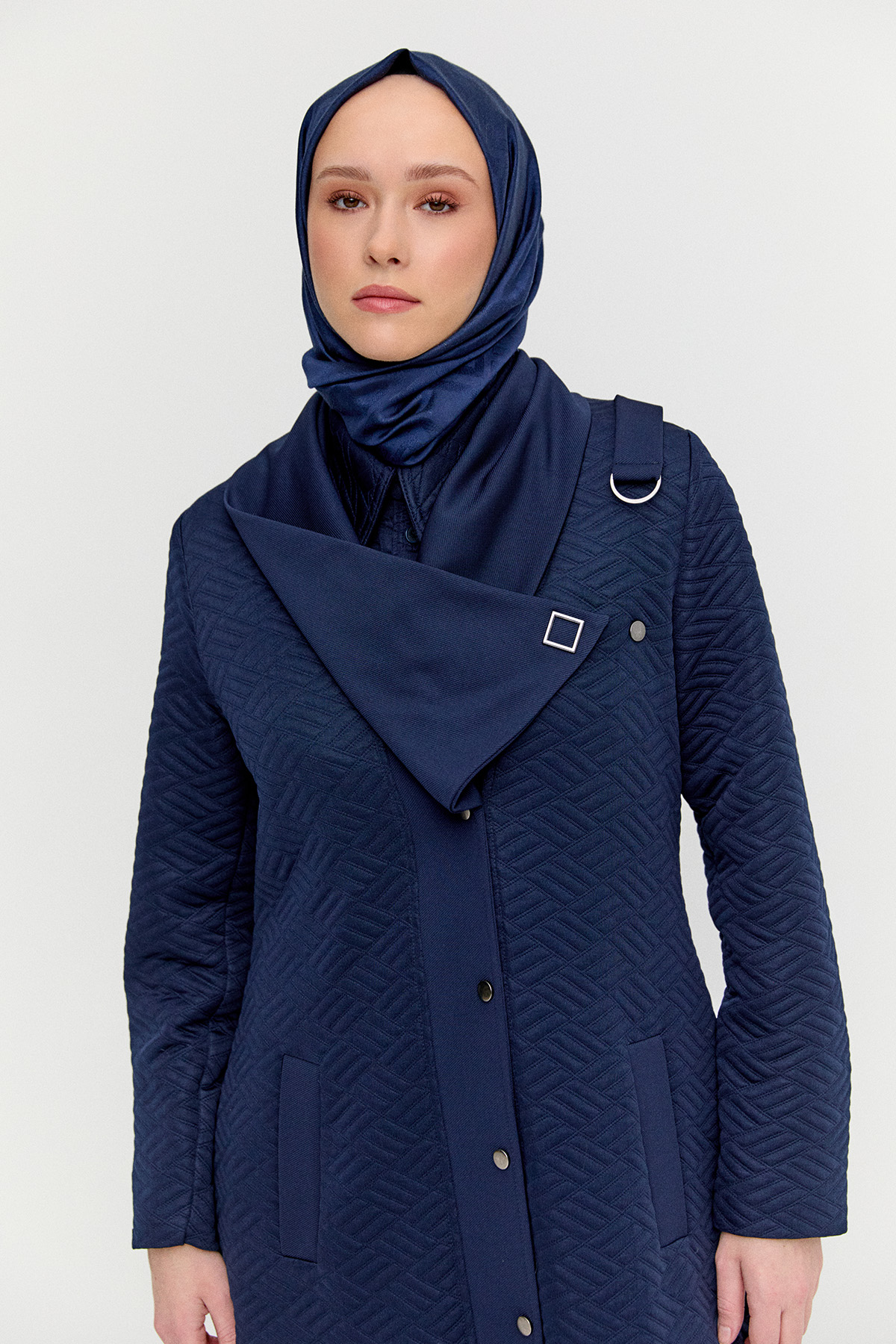 Desenli Mendil Yakalı Pardesü, Tesettür Giyim