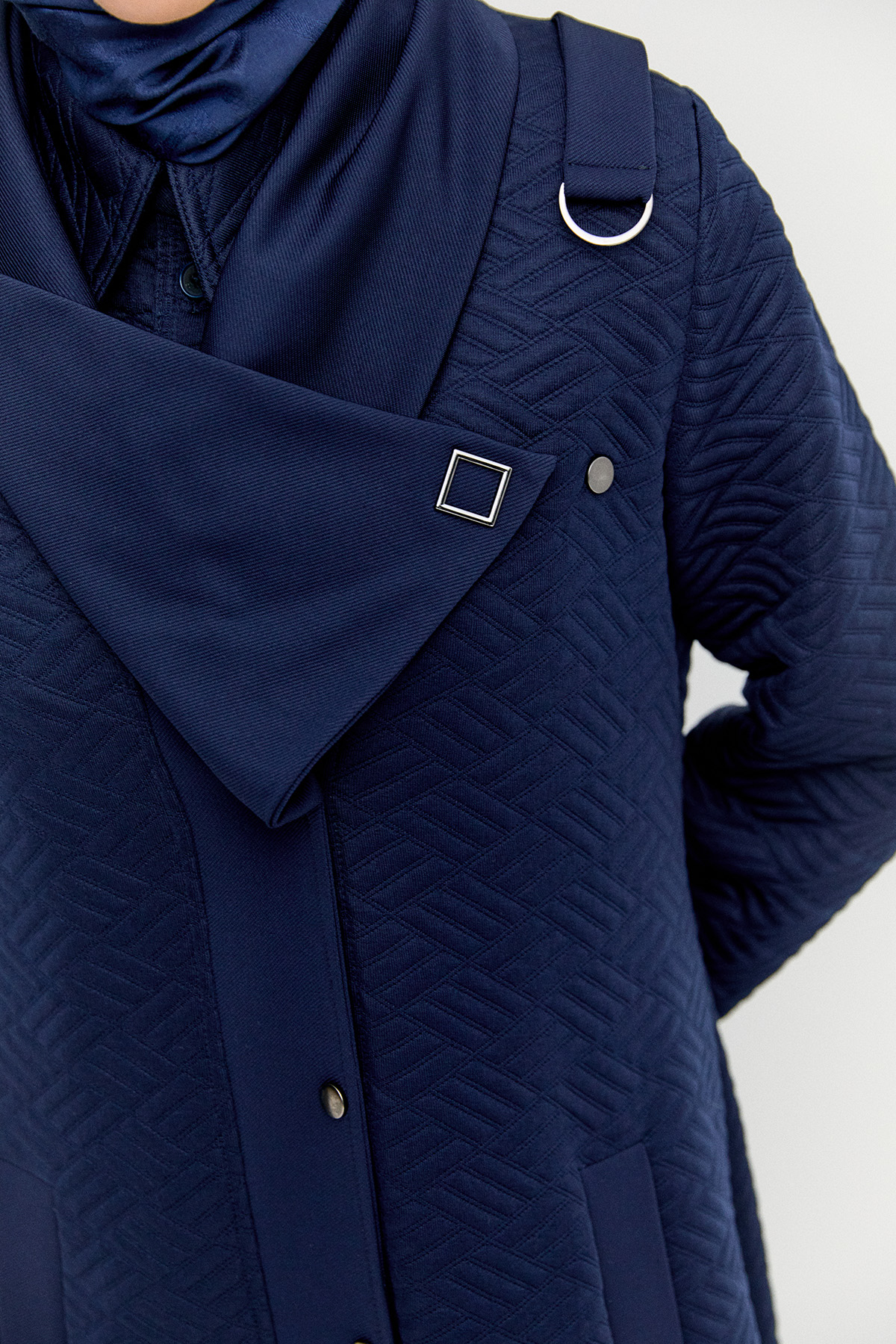 Desenli Mendil Yakalı Pardesü, Tesettür Giyim