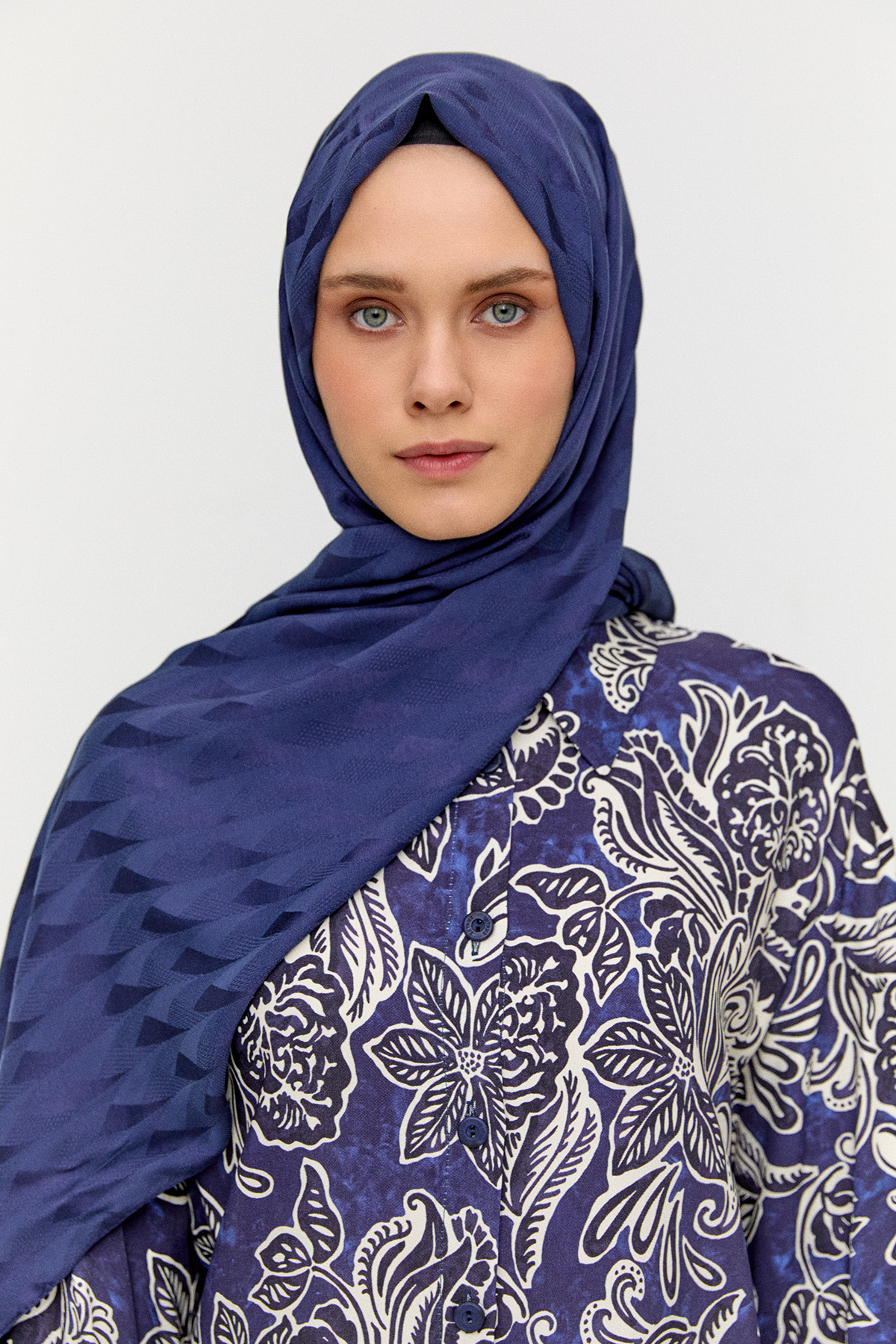 Geometrik Desenli Jakarlı Viskon Şal, Tesettür Giyim