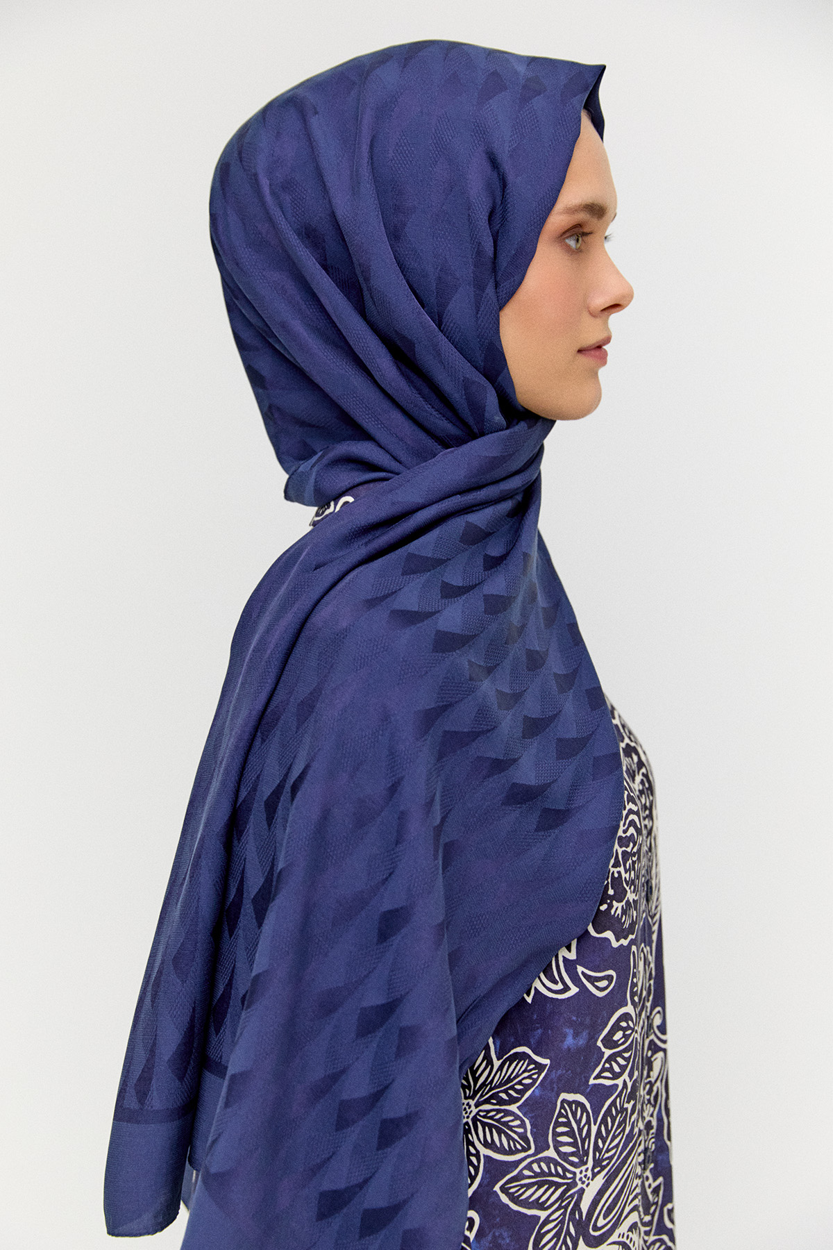 Geometrik Desenli Jakarlı Viskon Şal, Tesettür Giyim