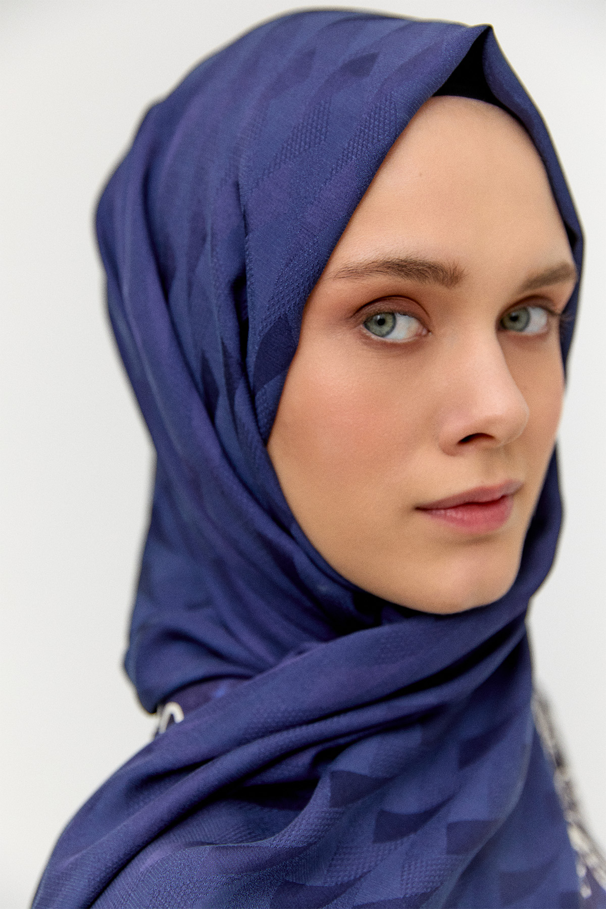 Geometrik Desenli Jakarlı Viskon Şal, Tesettür Giyim