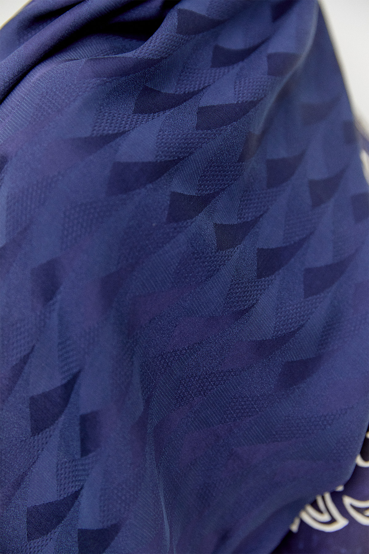 Geometrik Desenli Jakarlı Viskon Şal, Tesettür Giyim