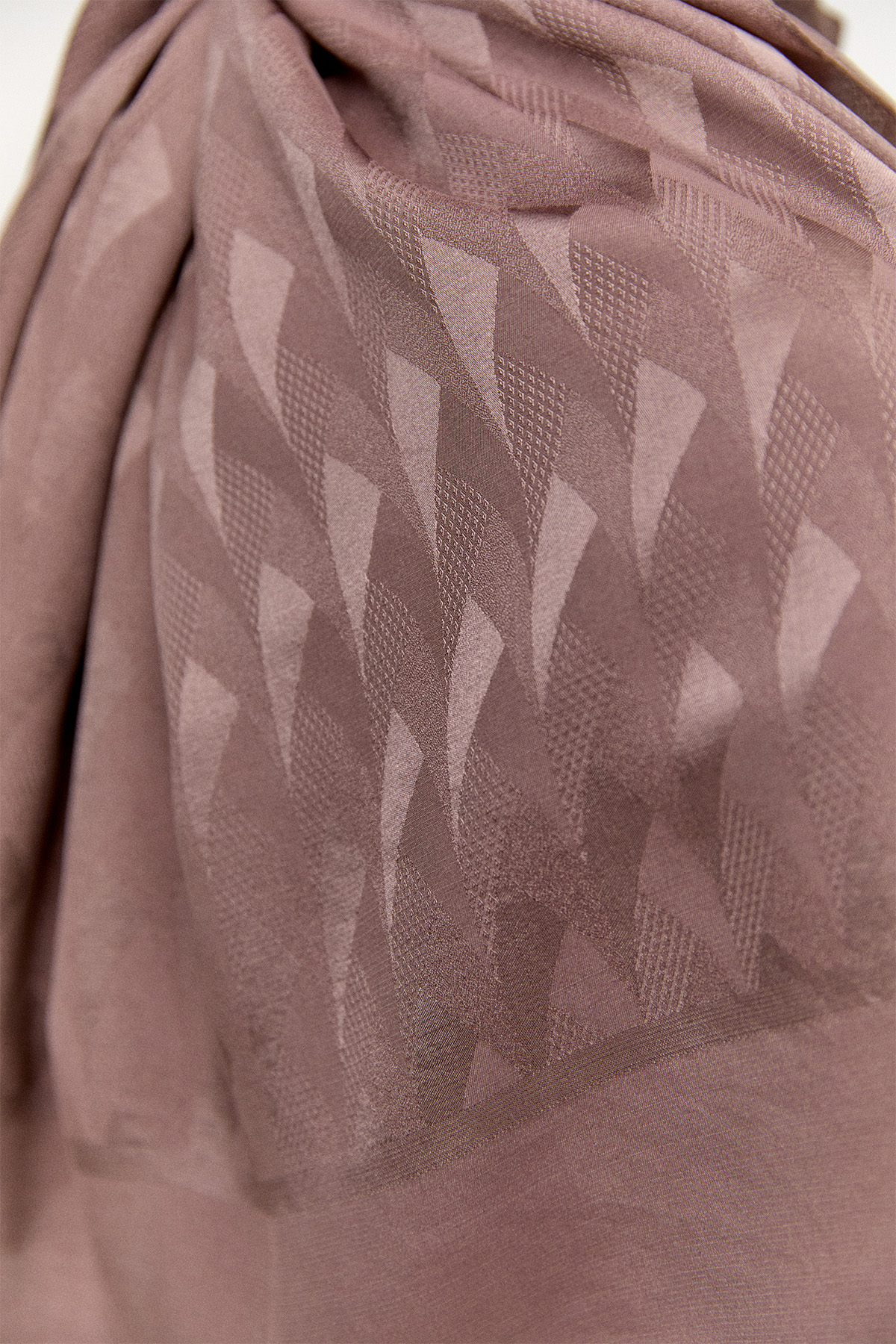 Geometrik Desenli Jakarlı Viskon Şal, Tesettür Giyim