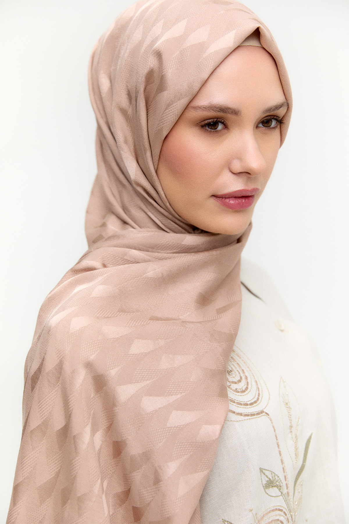 Geometrik Desenli Jakarlı Viskon Şal, Tesettür Giyim