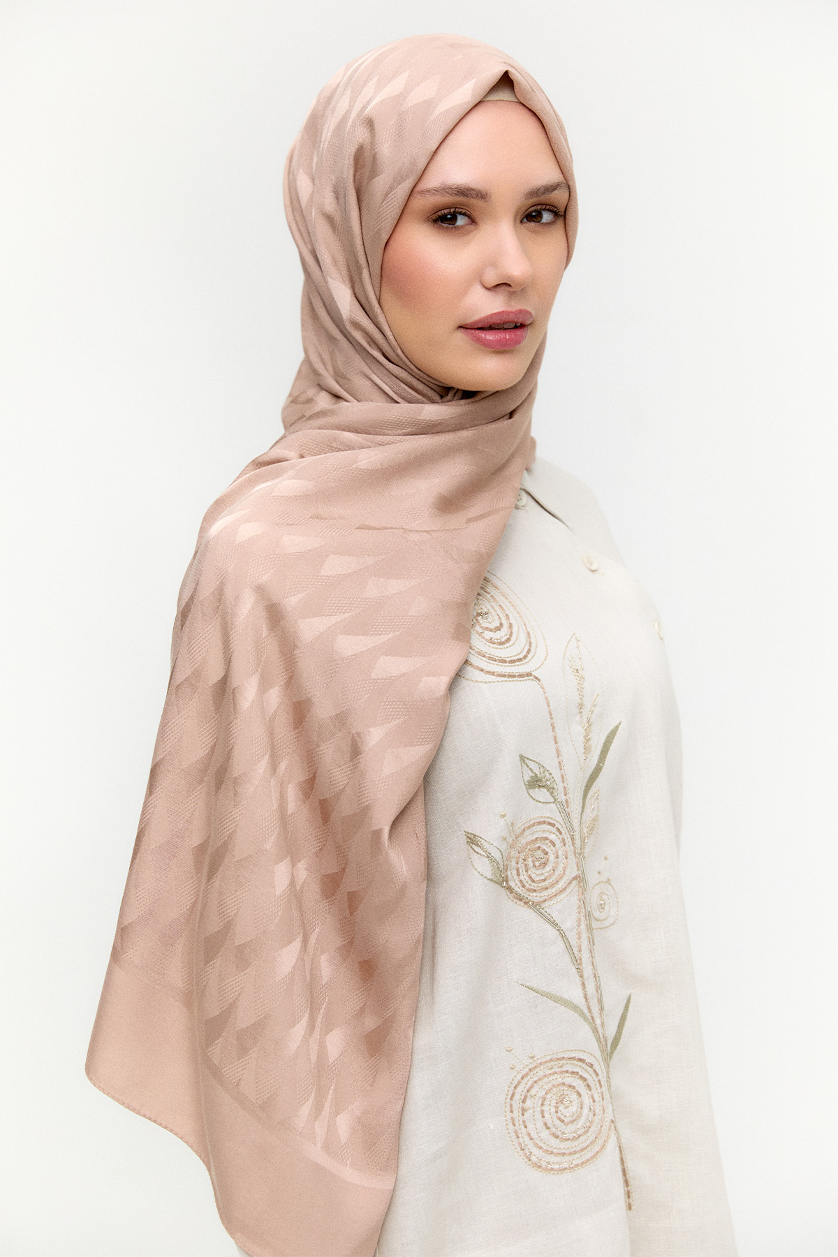 Geometrik Desenli Jakarlı Viskon Şal, Tesettür Giyim