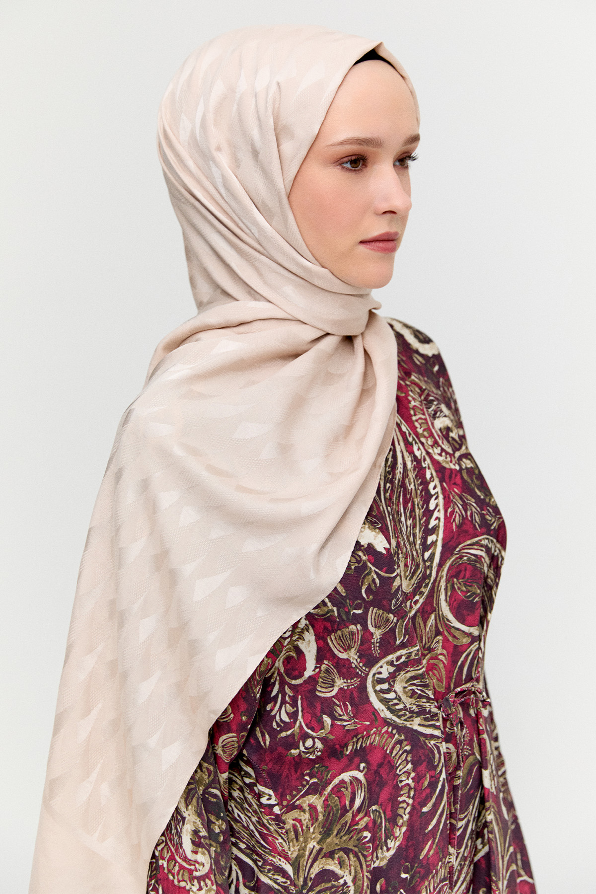 Geometrik Desenli Jakarlı Viskon Şal, Tesettür Giyim