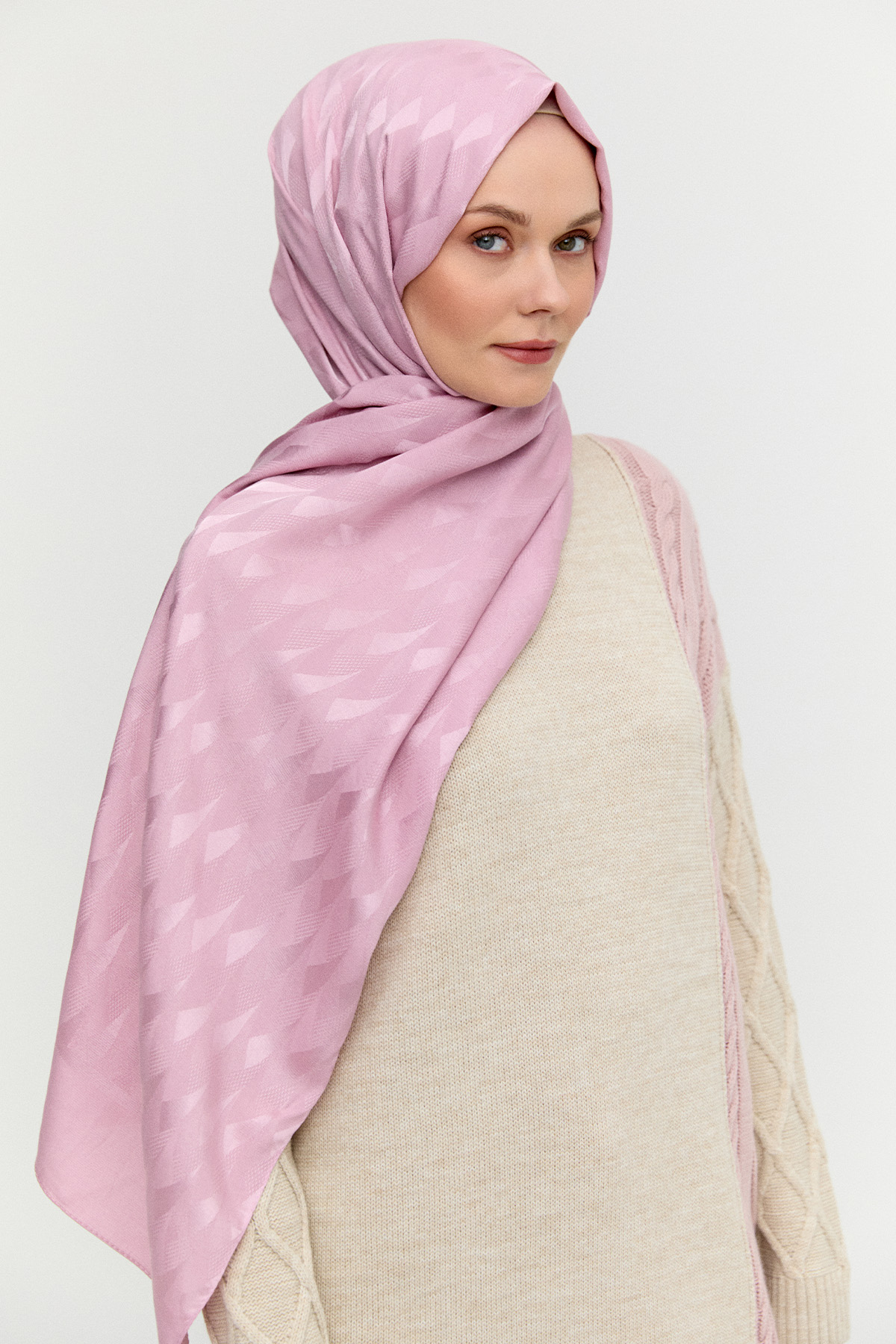 Geometrik Desenli Jakarlı Viskon Şal, Tesettür Giyim