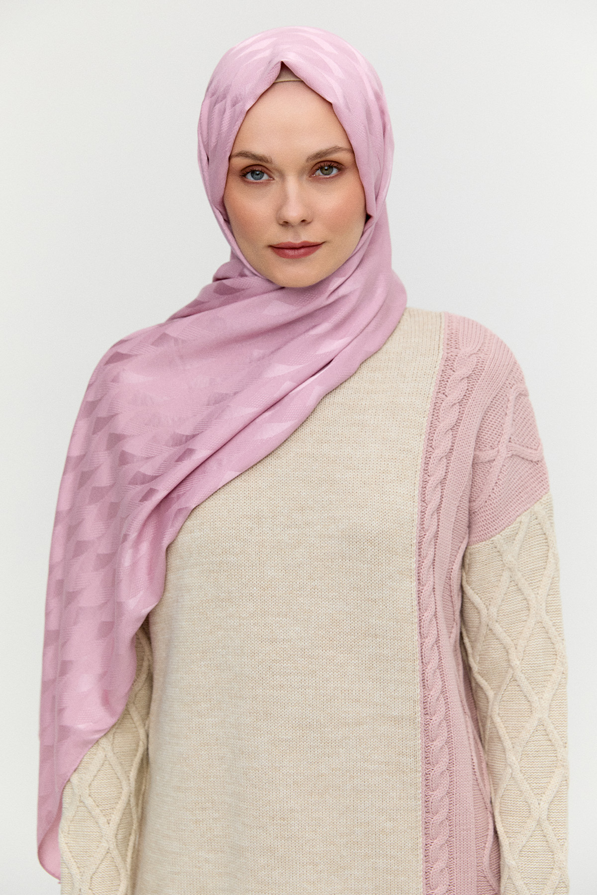 Geometrik Desenli Jakarlı Viskon Şal, Tesettür Giyim