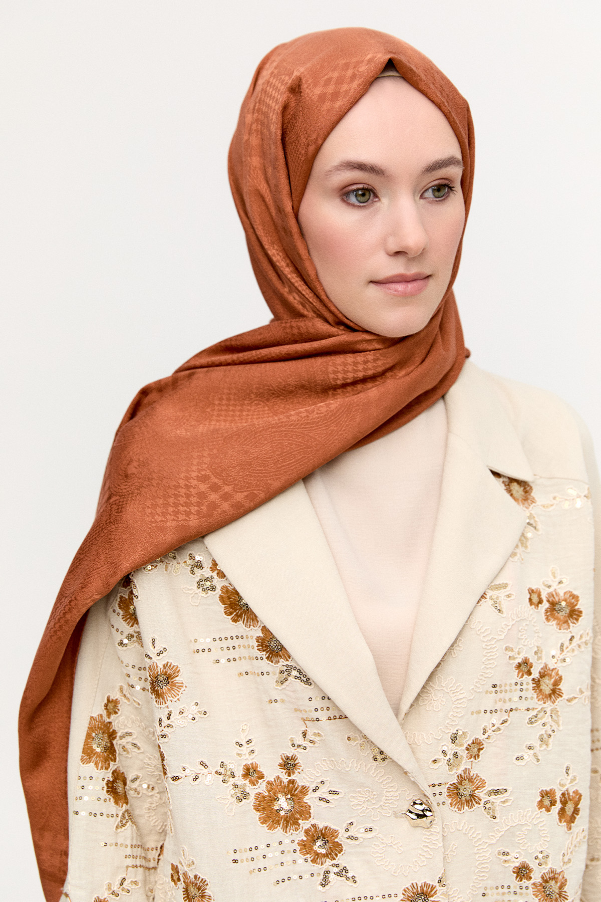 Kazayağı Desenli Jakarlı Viskon Şal, Tesettür Giyim