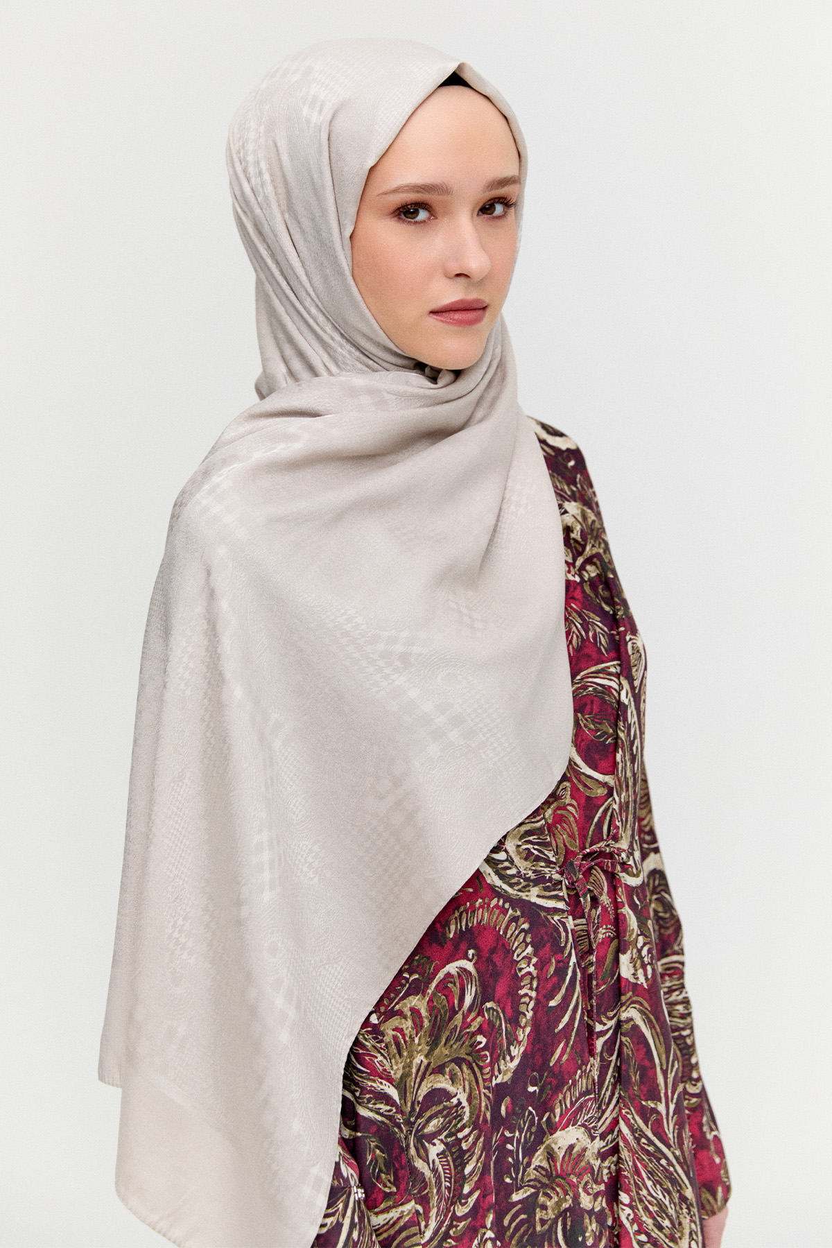 Kazayağı Desenli Jakarlı Viskon Şal, Tesettür Giyim