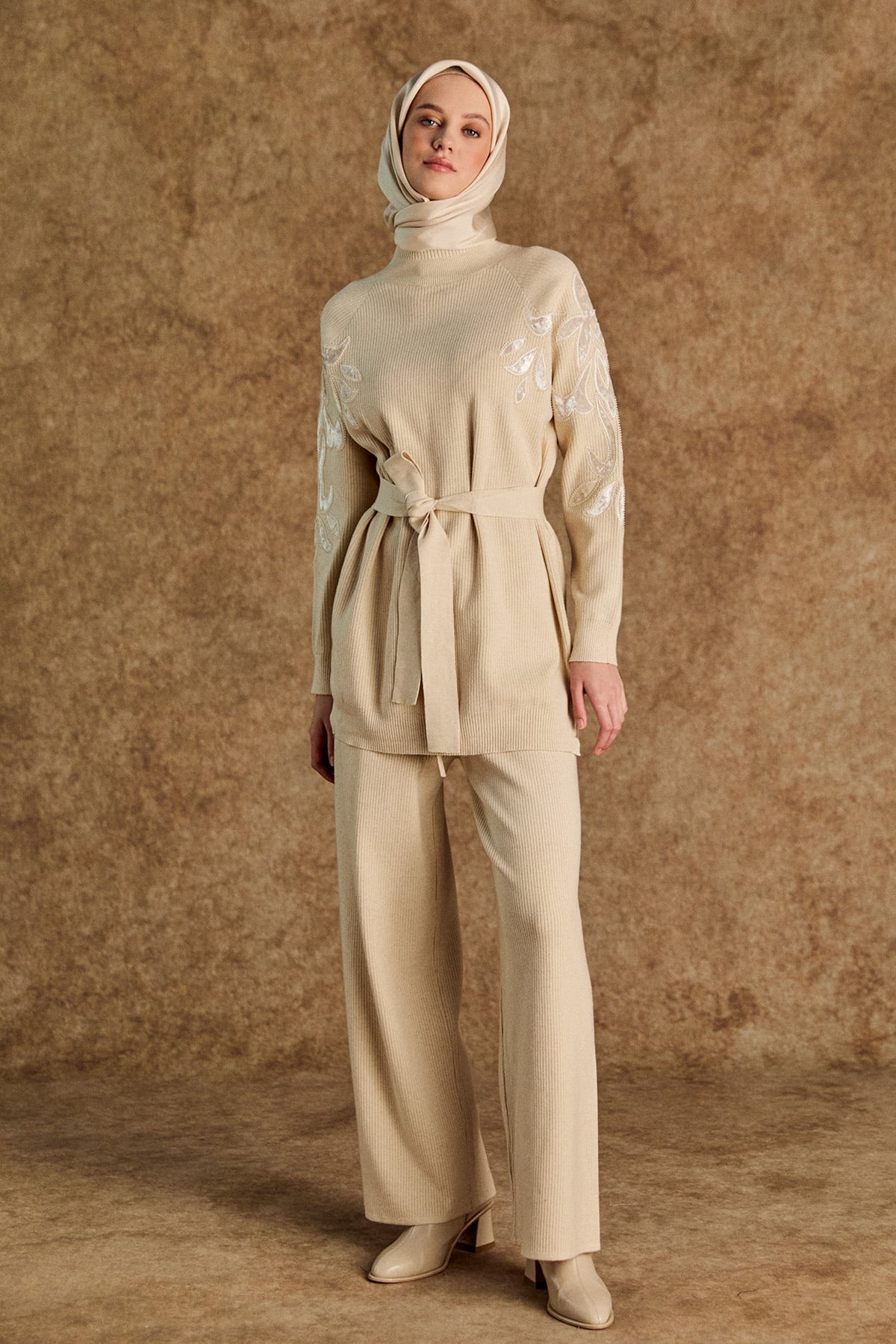 Kadife Boncuk Motifli Triko İkili Takım