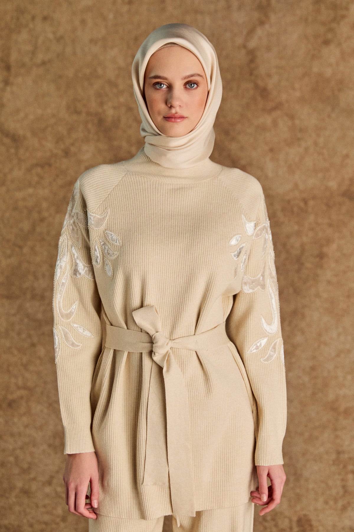 Kadife Boncuk Motifli Triko İkili Takım