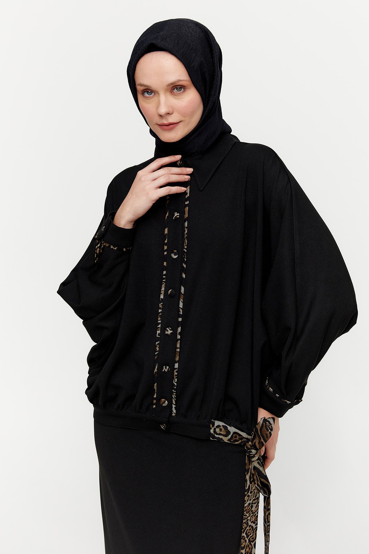 Yarasa Kollu Leoparlı Takım