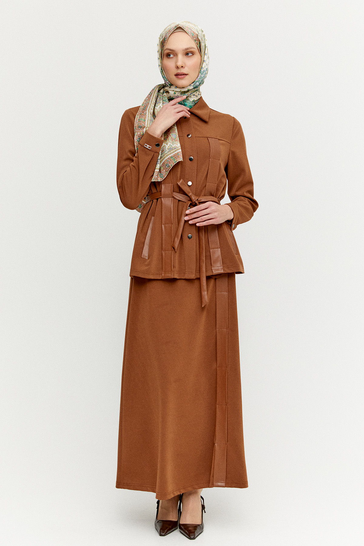 Suni Derili Şömiziye Yaka İkili Takım