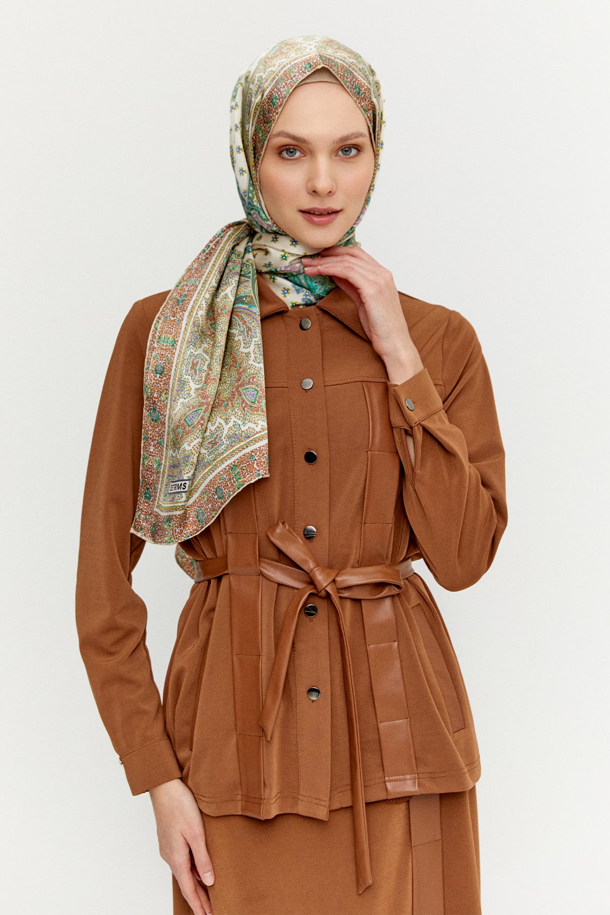 Suni Derili Şömiziye Yaka İkili Takım