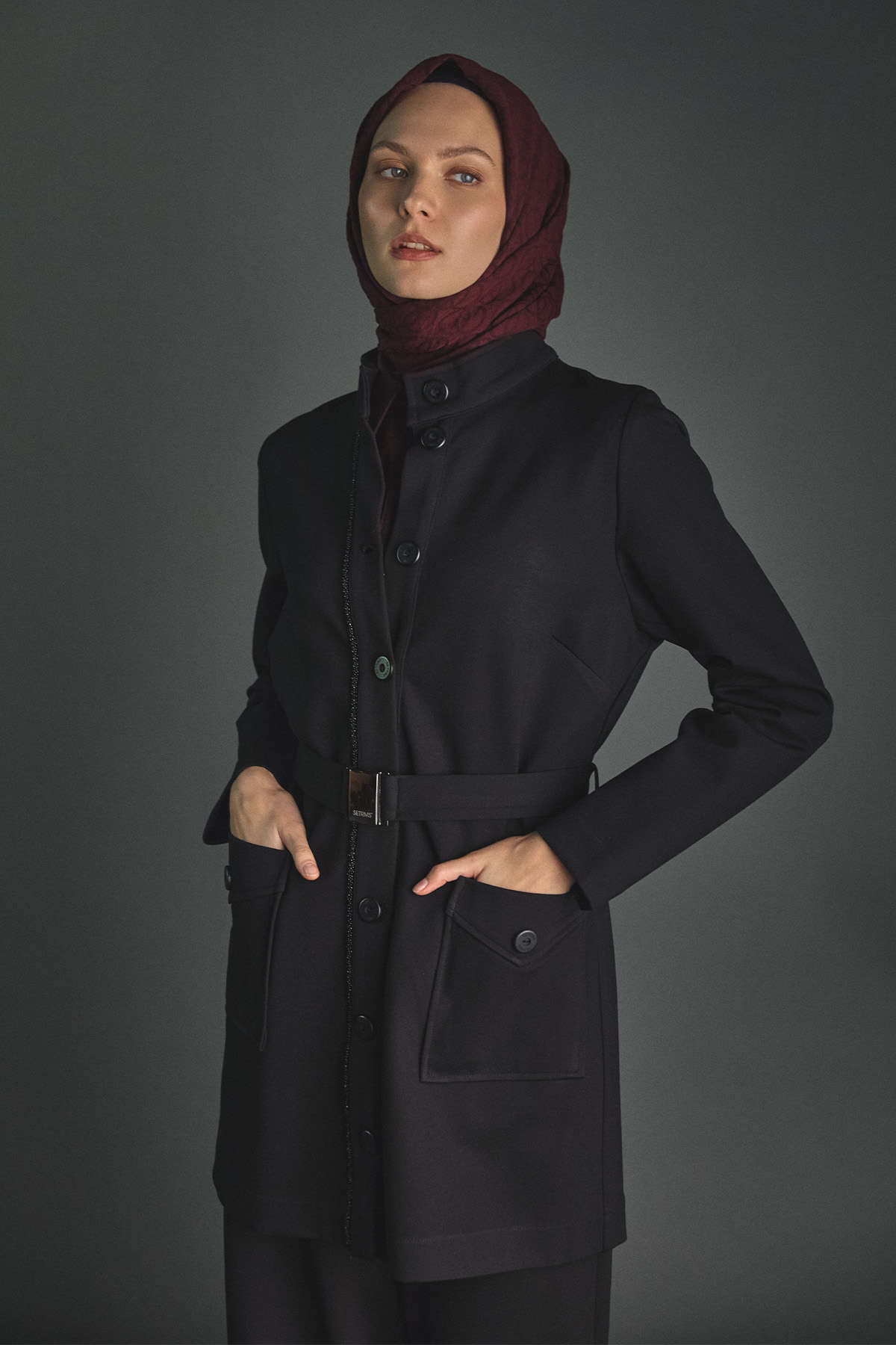 Taş Detaylı Kemerli İkili Takım