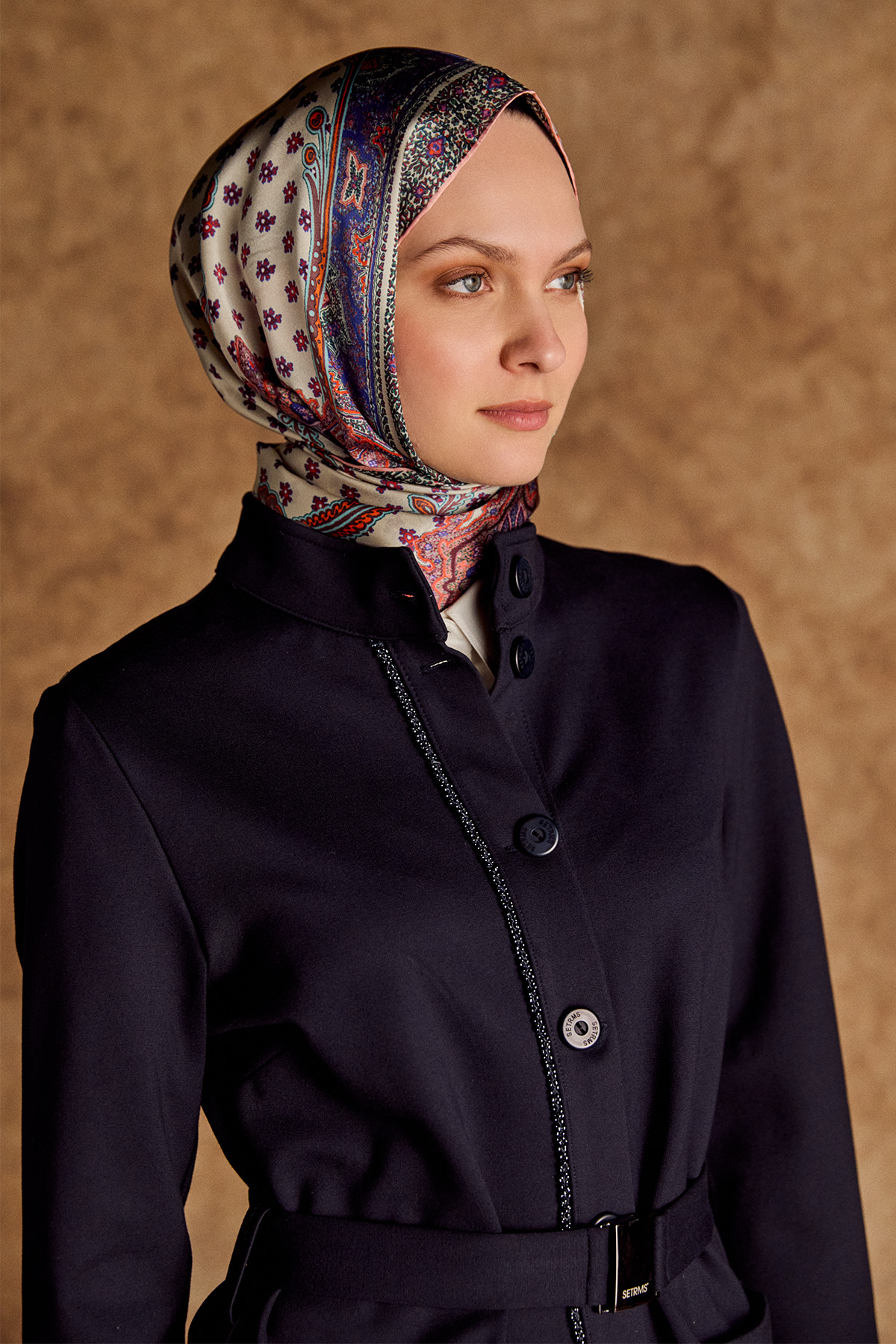 Taş Detaylı Kemerli İkili Takım