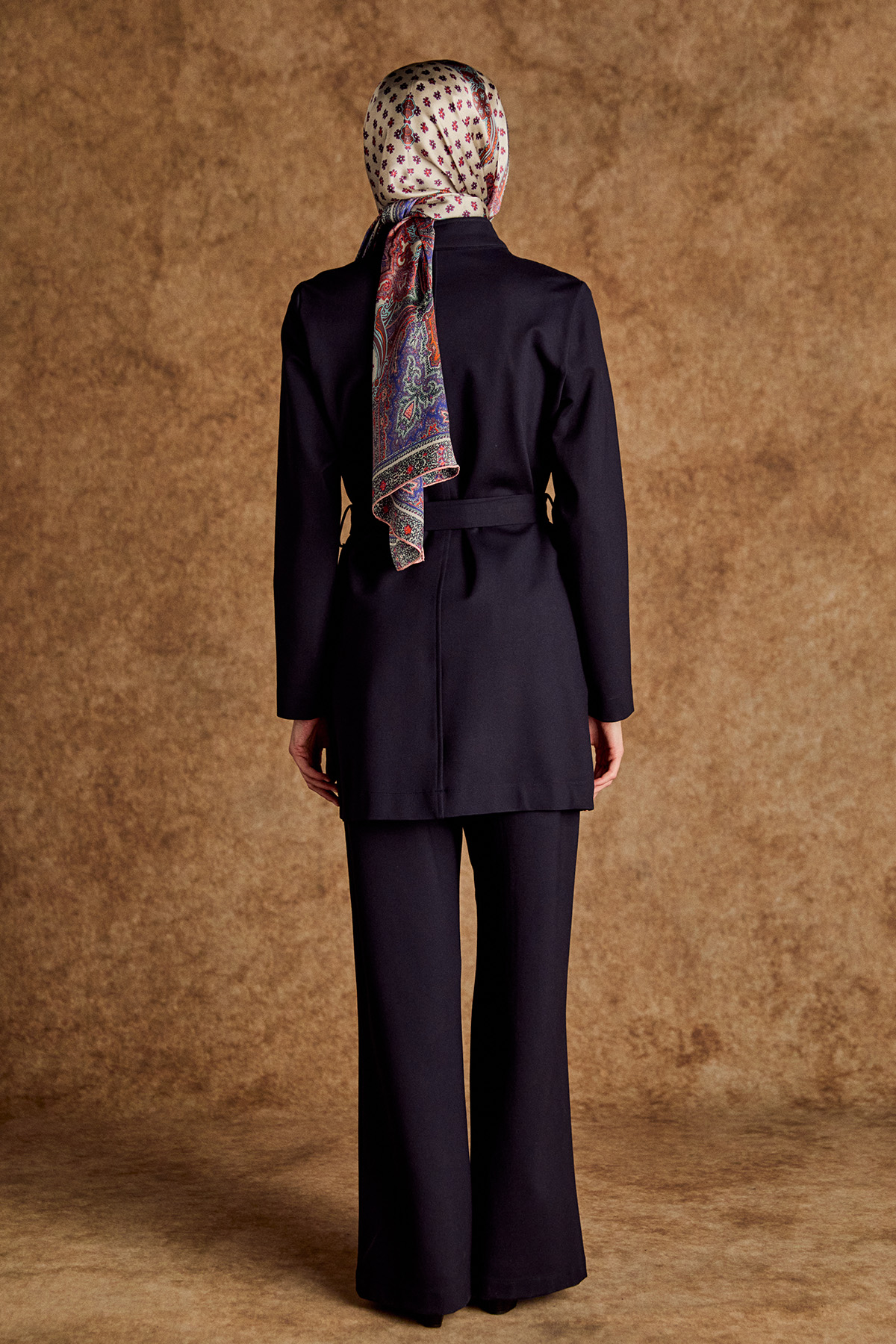 Taş Detaylı Kemerli İkili Takım