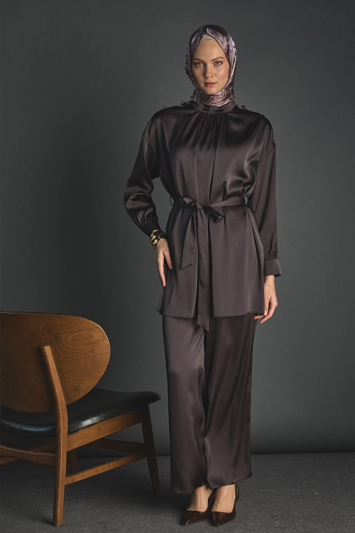 Süs Düğmeli Hakim Yakalı Saten İkili Takım