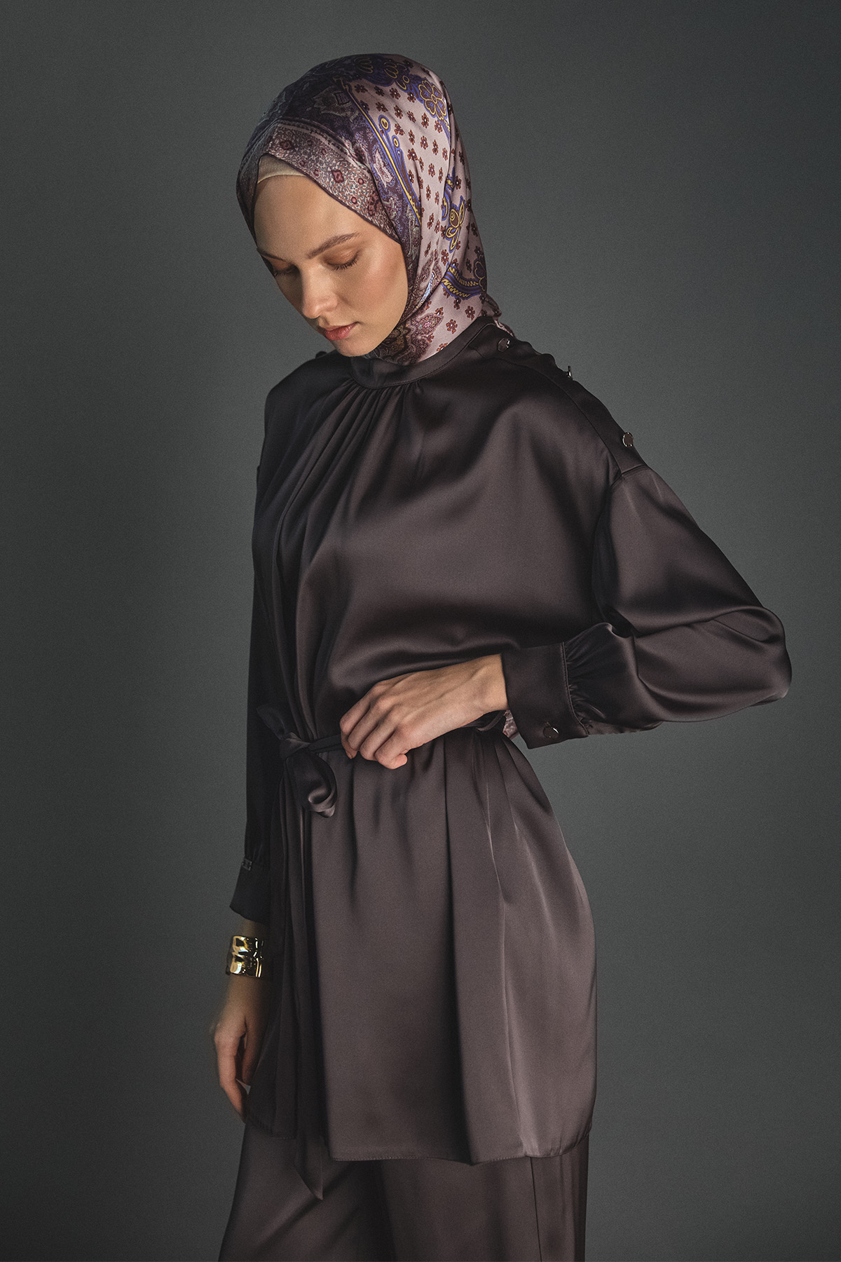 Süs Düğmeli Hakim Yakalı Saten İkili Takım