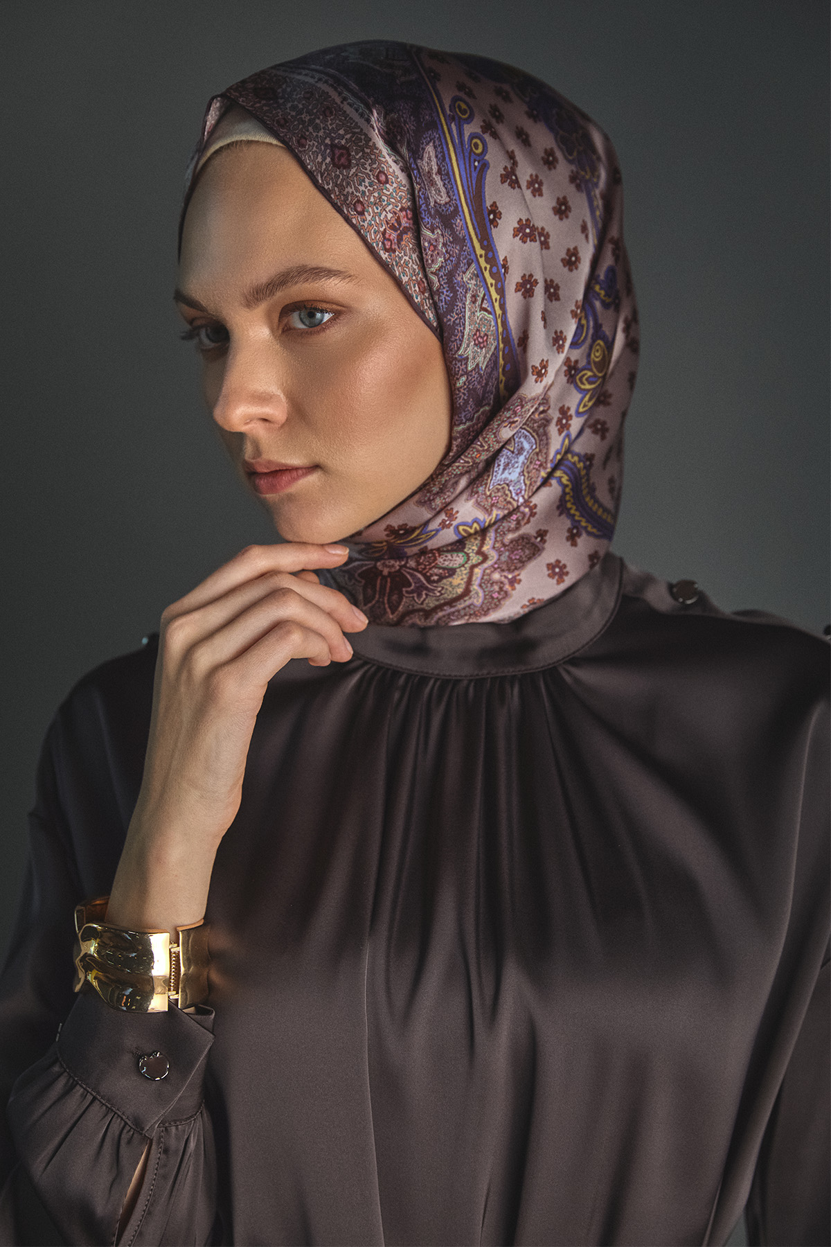 Süs Düğmeli Hakim Yakalı Saten İkili Takım