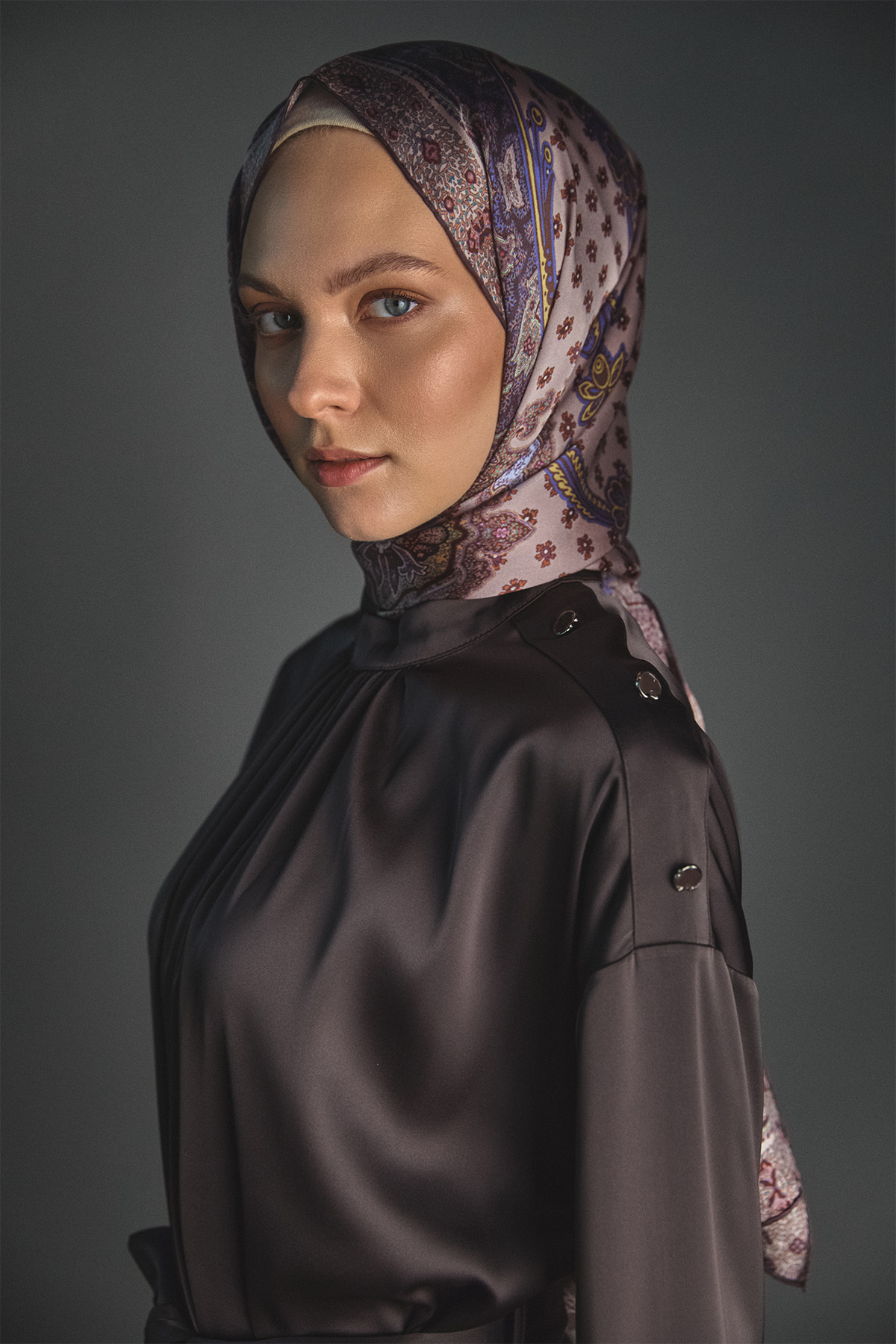 Süs Düğmeli Hakim Yakalı Saten İkili Takım