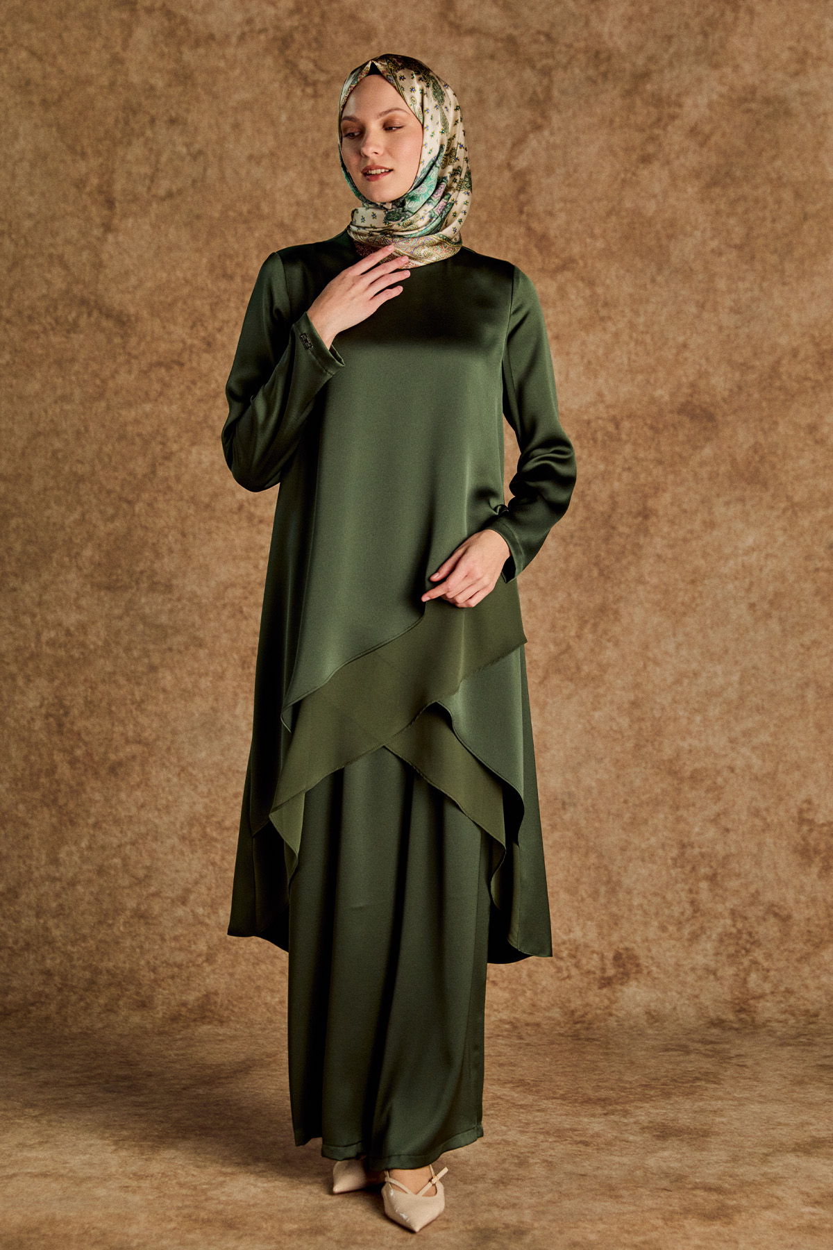 Asimetrik Tunikli Saten İkili Takım