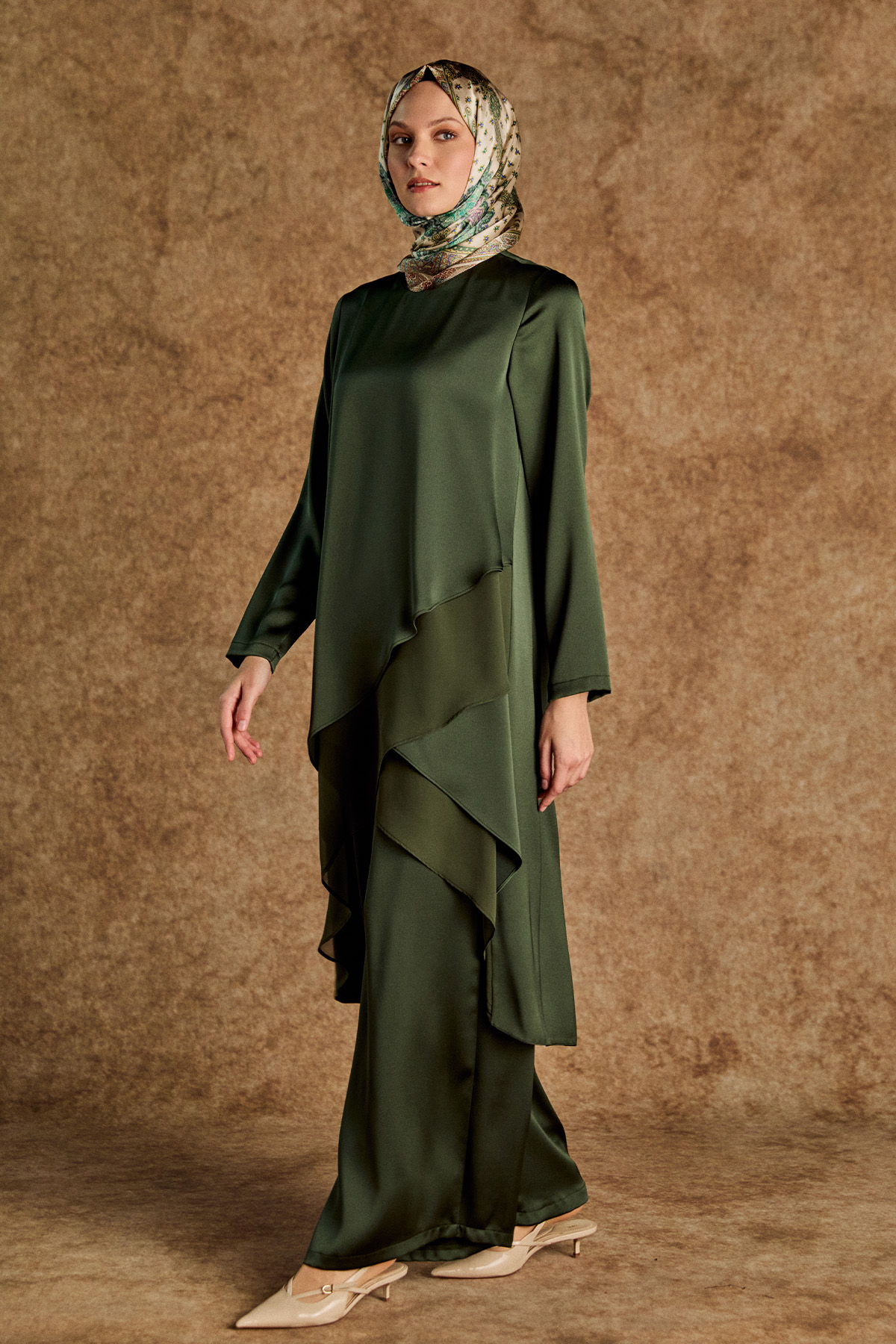 Asimetrik Tunikli Saten İkili Takım