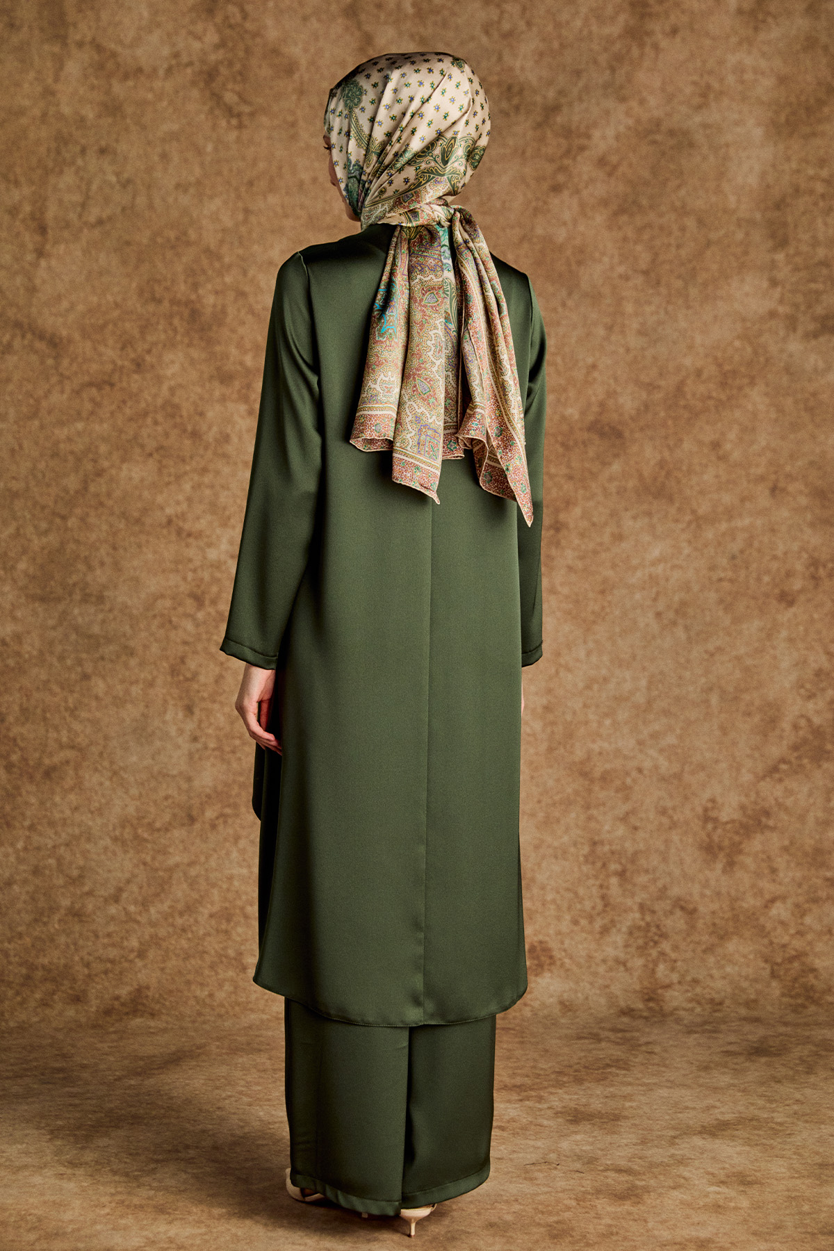 Asimetrik Tunikli Saten İkili Takım